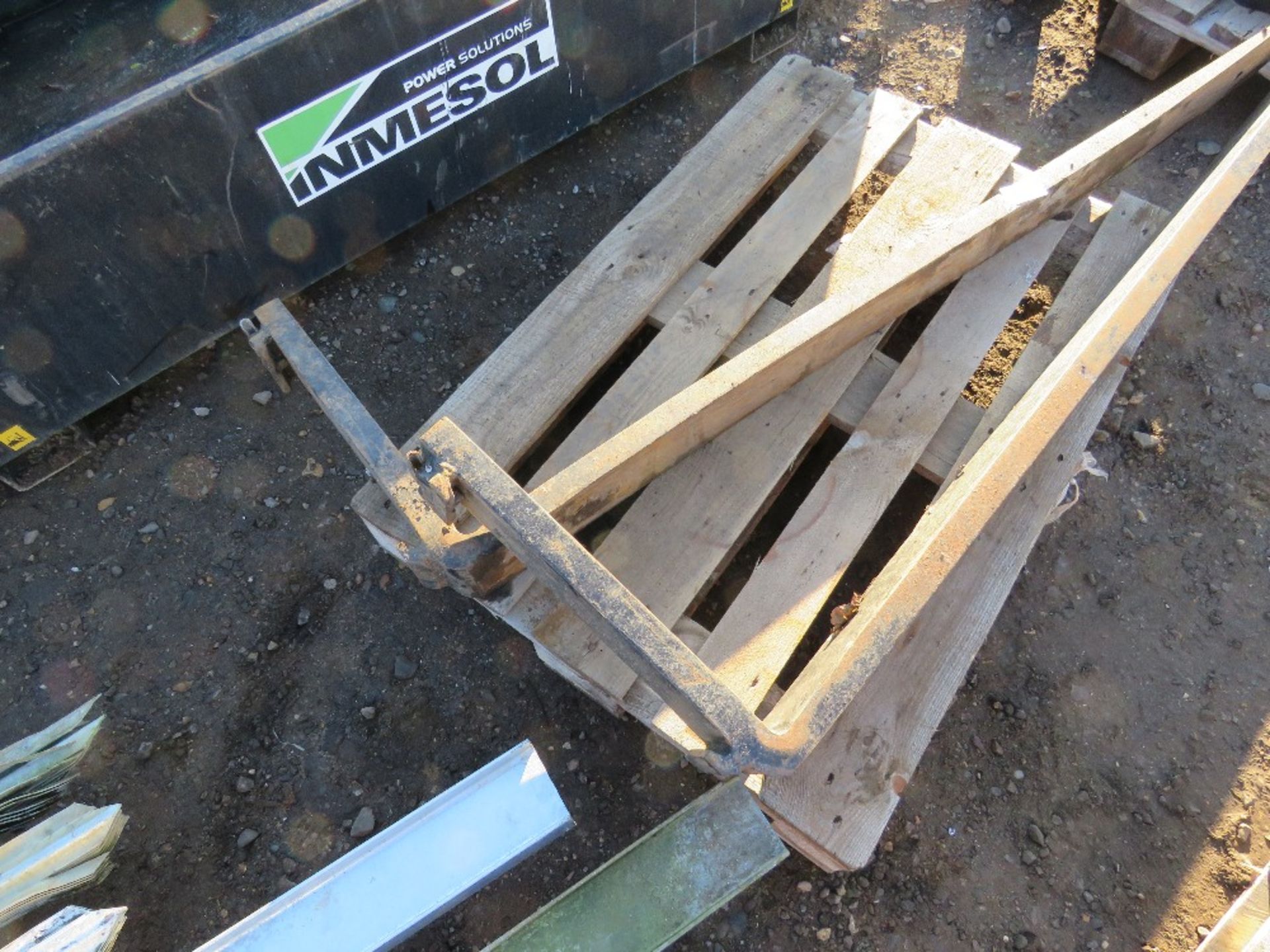 PAIR OF 6FT FORKLIFT TINES, 16" CARRIAGE FITTING. - Image 2 of 2