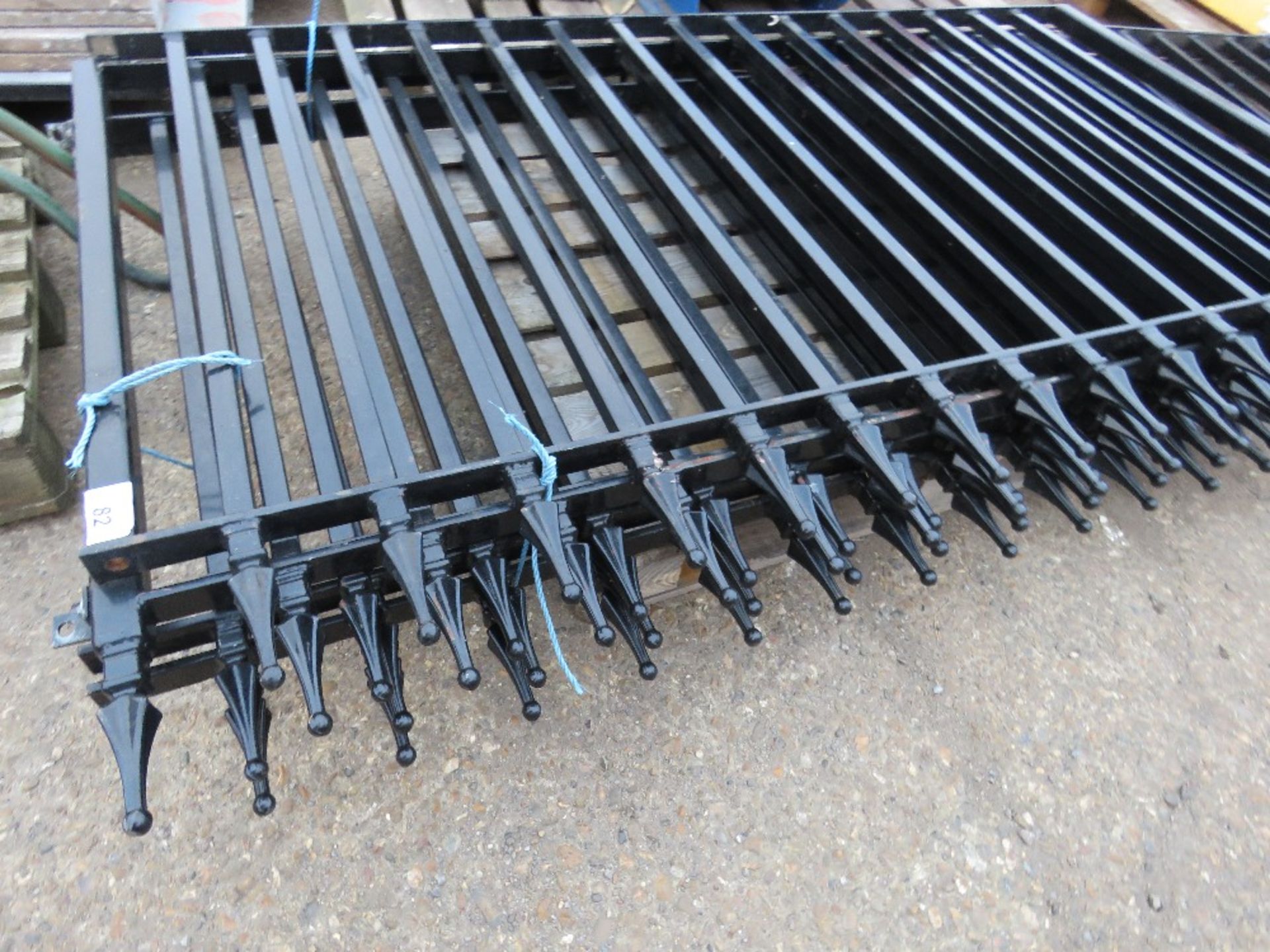 STEEL RAILINGS, 5NO IN TOTAL, 2M WIDE X 1.19M HEIGHT APPROX. DECORATIVE TOPS, HEAVY DUTY.THIS LOT IS - Image 2 of 4