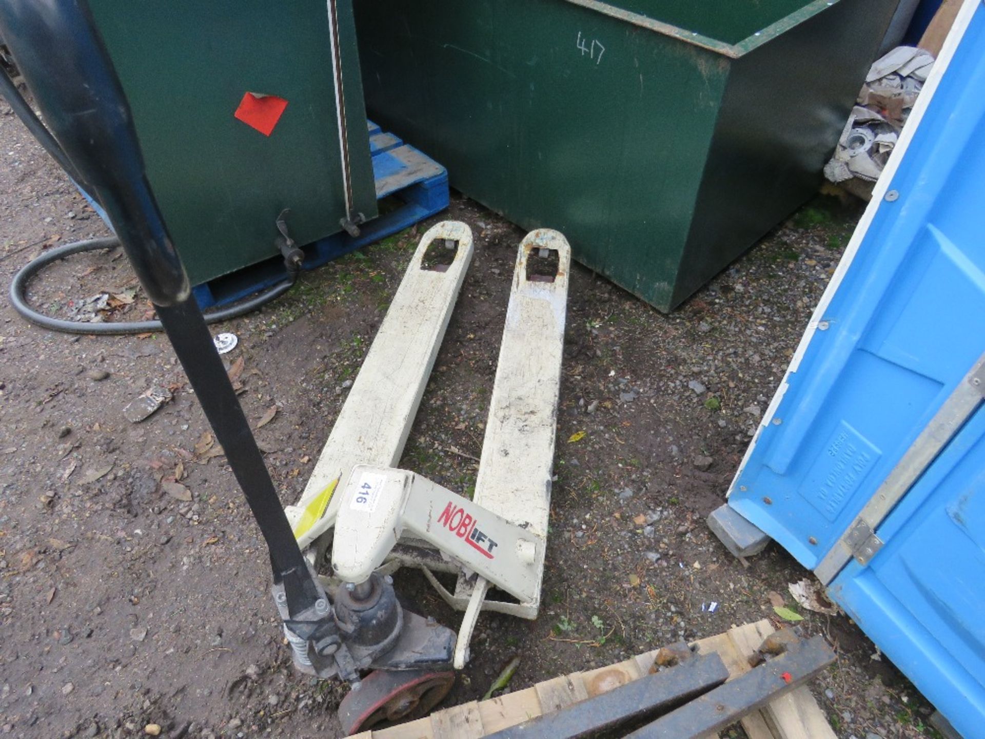 NOBOLIFT PALLET TRUCK. WHEN TESTED WAS SEEN TO LIFT AND LOWER. EX COMPANY LIQUIDATION. - Image 2 of 2