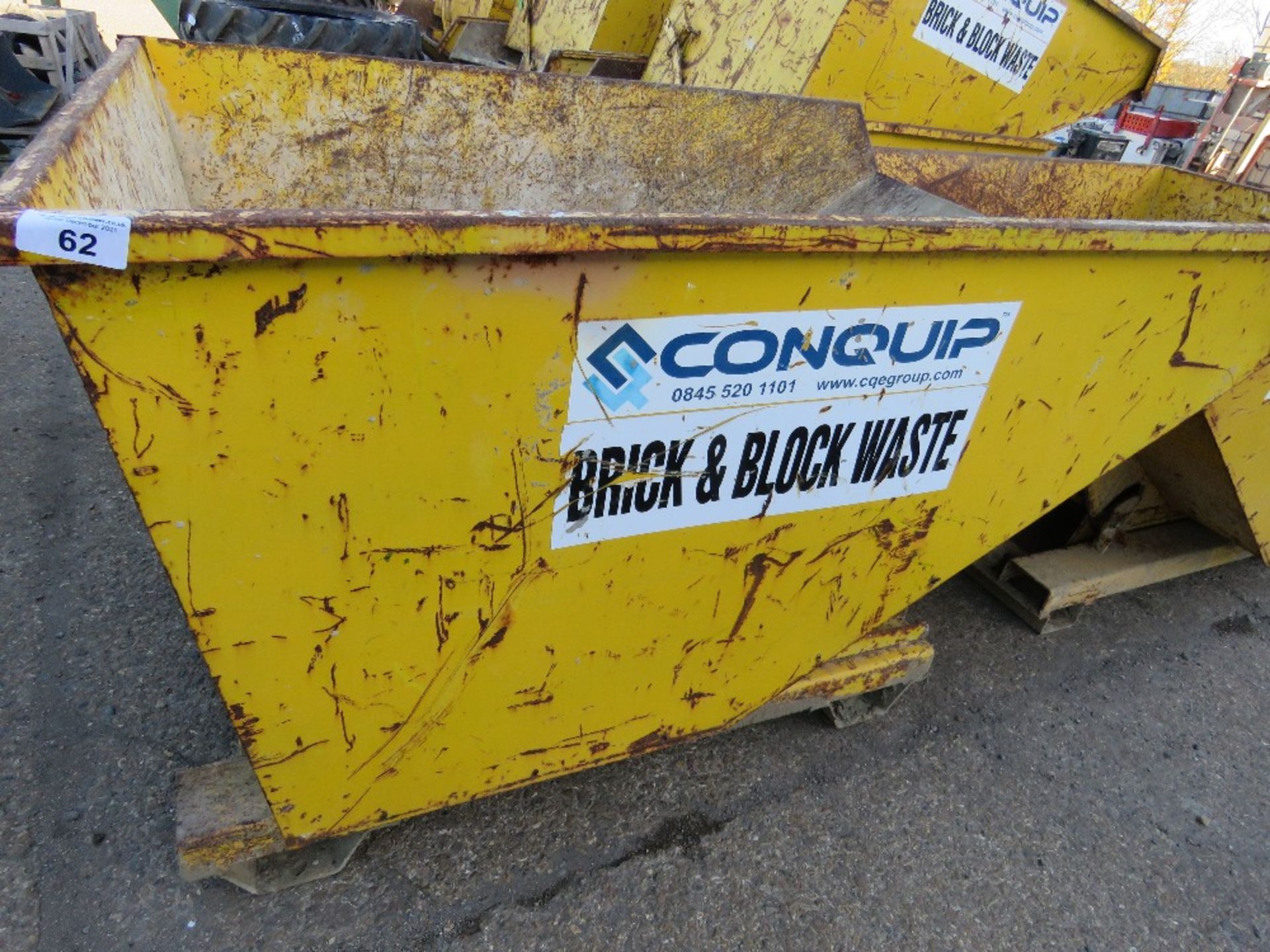 CONQUIP FORKLIFT MOUNTED TIPPING SKIP. - Image 2 of 4
