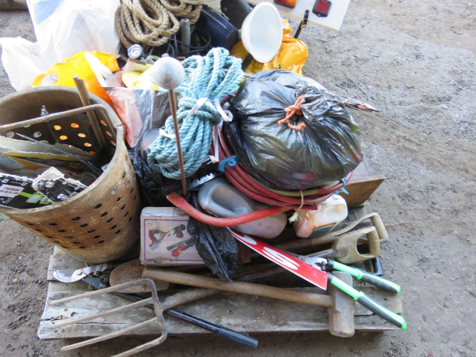 2 X PALLETS OF MIXED RETIREMENT SUNDRIES. THIS LOT IS SOLD UNDER THE AUCTIONEERS MARGIN SCHEME, THER - Image 4 of 6