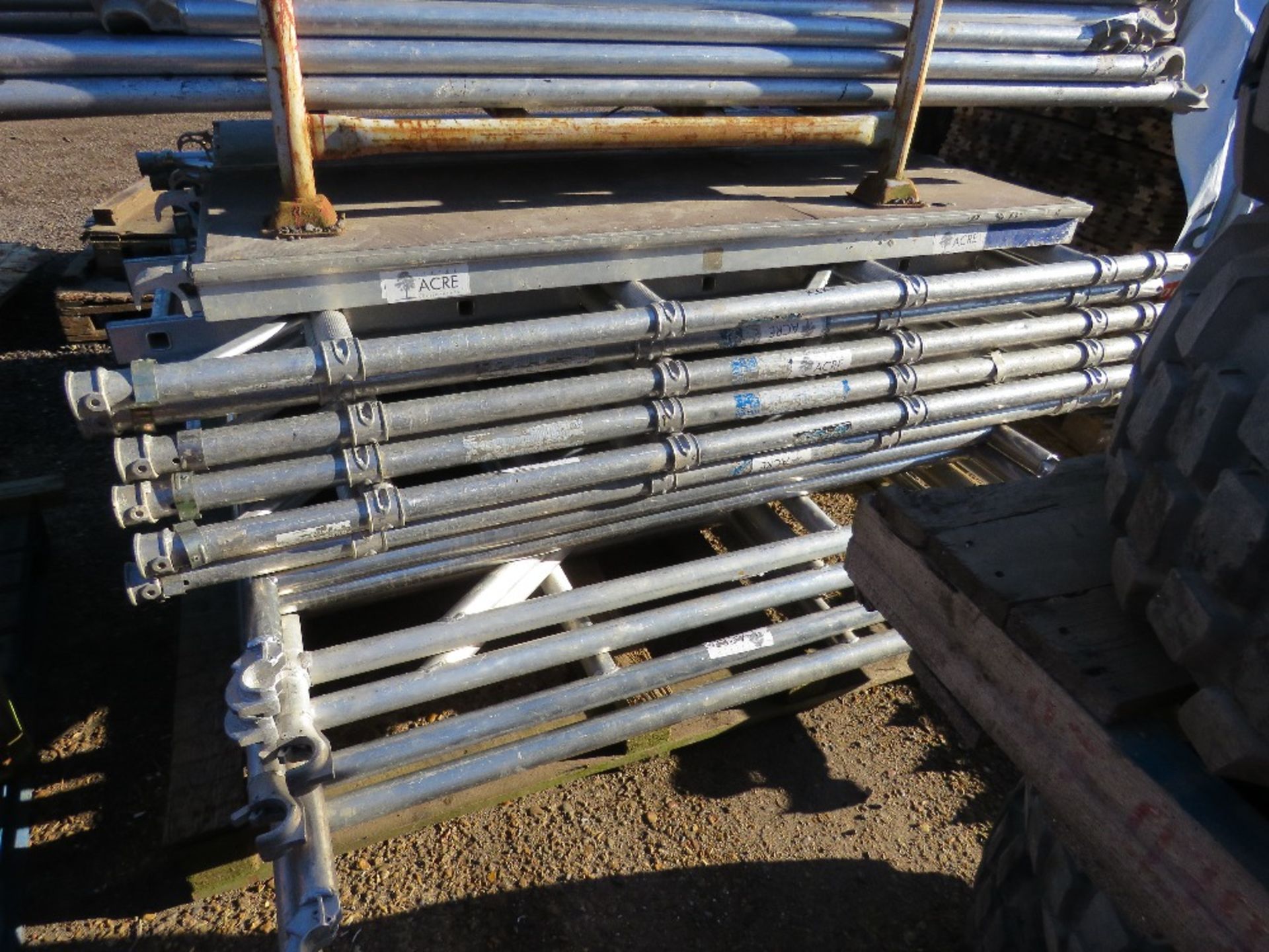 LARGE QUANTITY OF ALUMINIUM SCAFFOLD TOWER PARTS, INCLUDING FRAMES, POLES AND DECKS. - Image 2 of 4