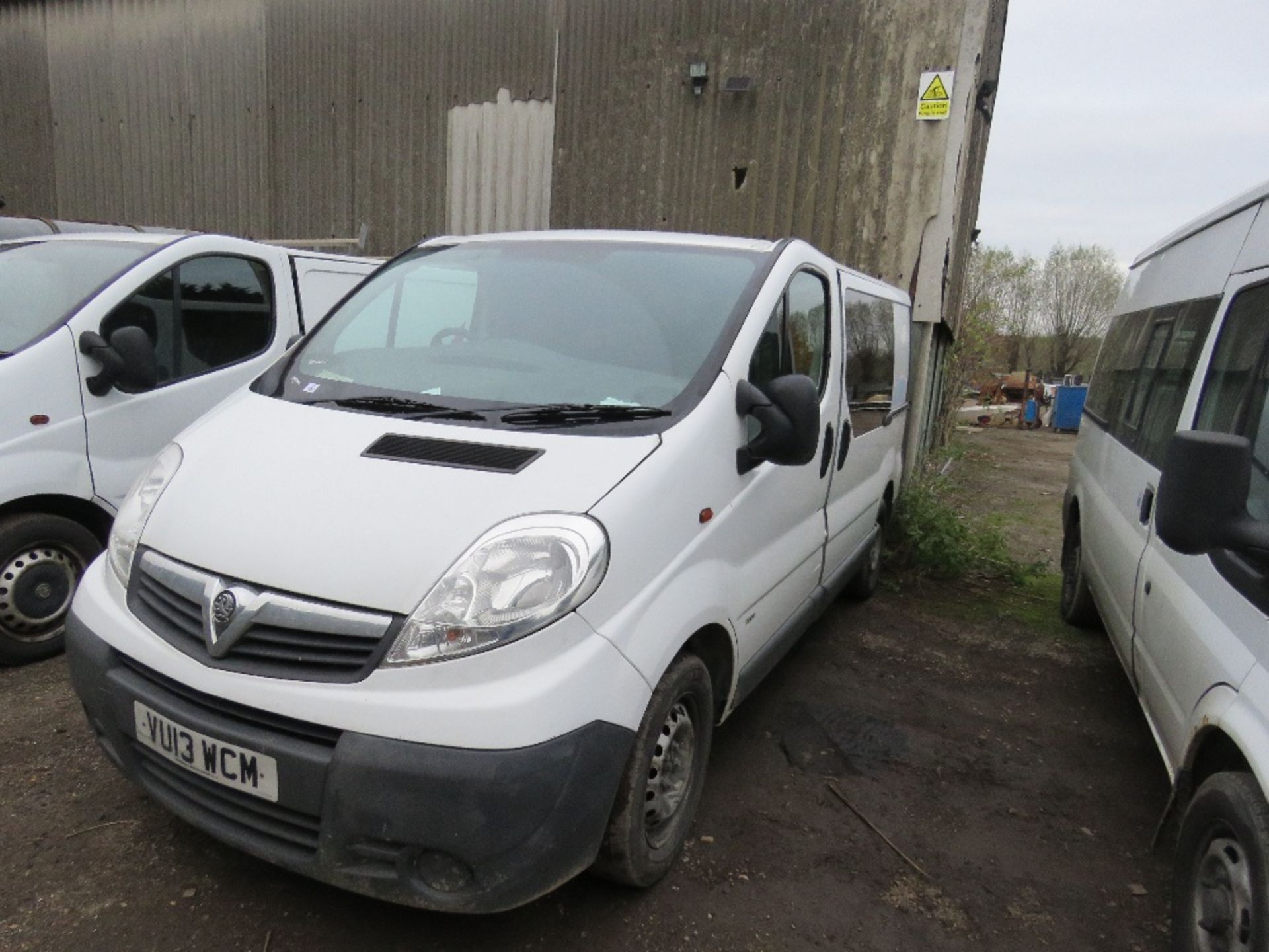 VAUXHALL VIVARO 2900 CREW VAN WITH SIDE DOOR. REG:VU13 WCM. 149,792 REC MILES. WITH V5. TESTED TILL - Image 3 of 8