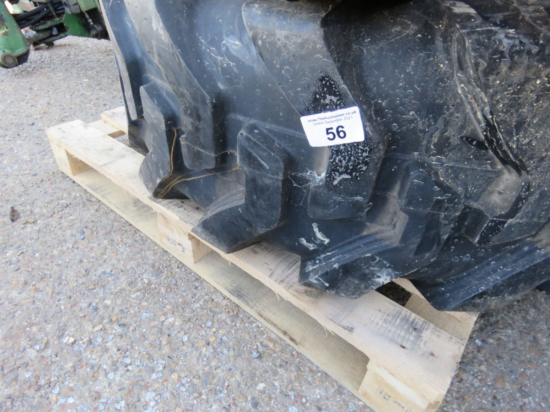 BACKHOE AGRICULTURAL TYRE. SIZE:16.9-24.