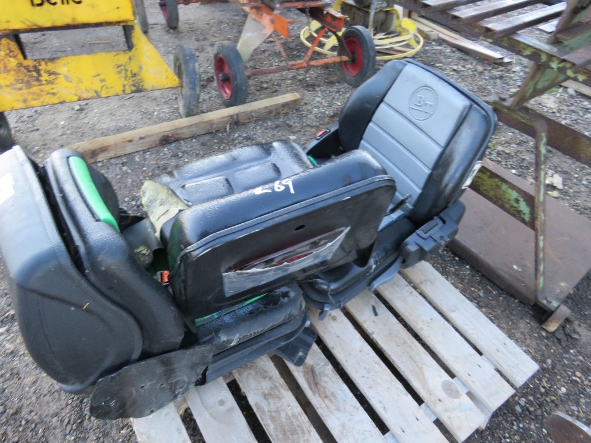 3 X FORKLIFT TRUCK / MACHINE SEATS. - Image 4 of 4