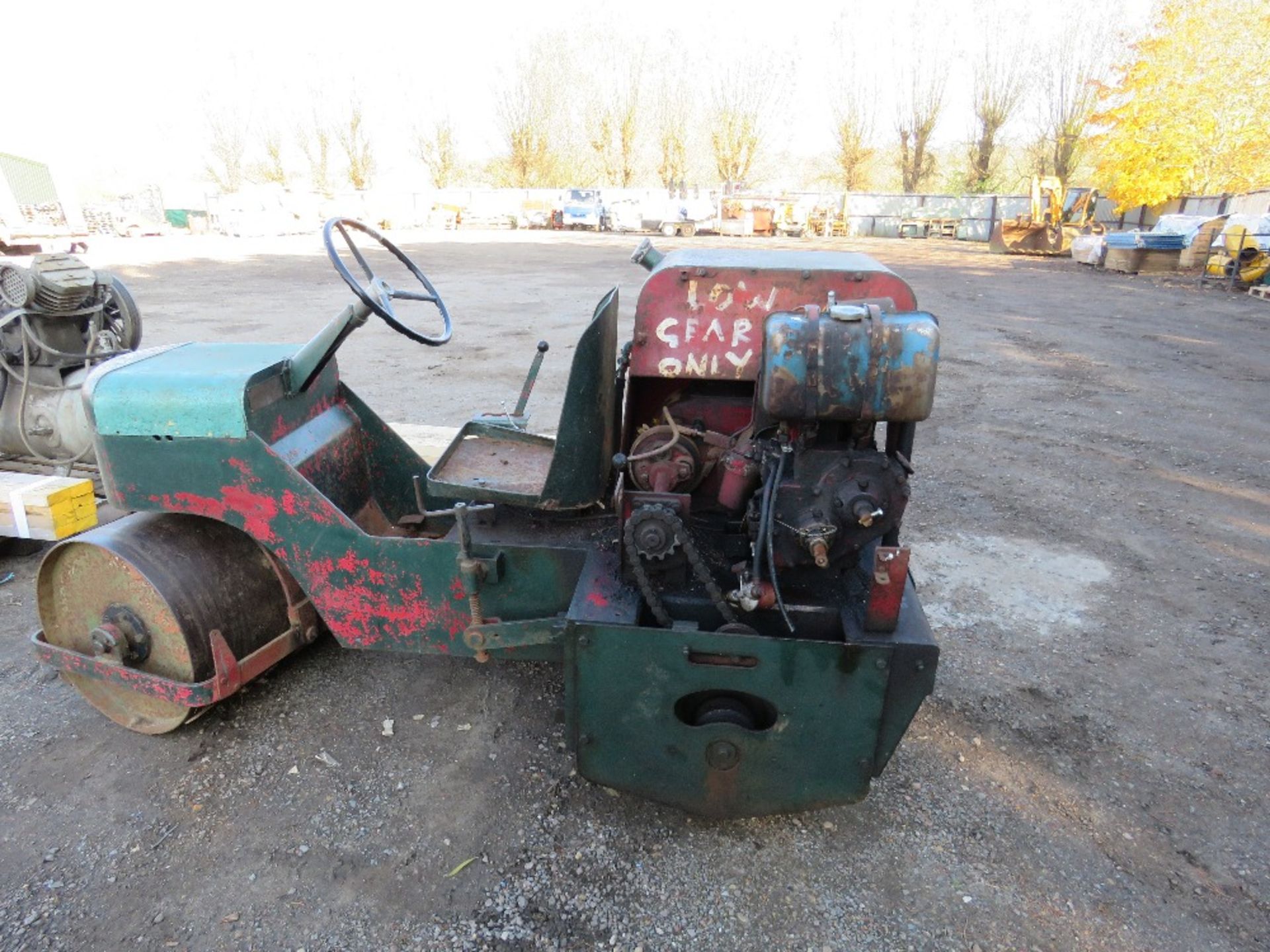 PETTER DIESEL ENGINED GREENS ROLLER. - Image 2 of 5