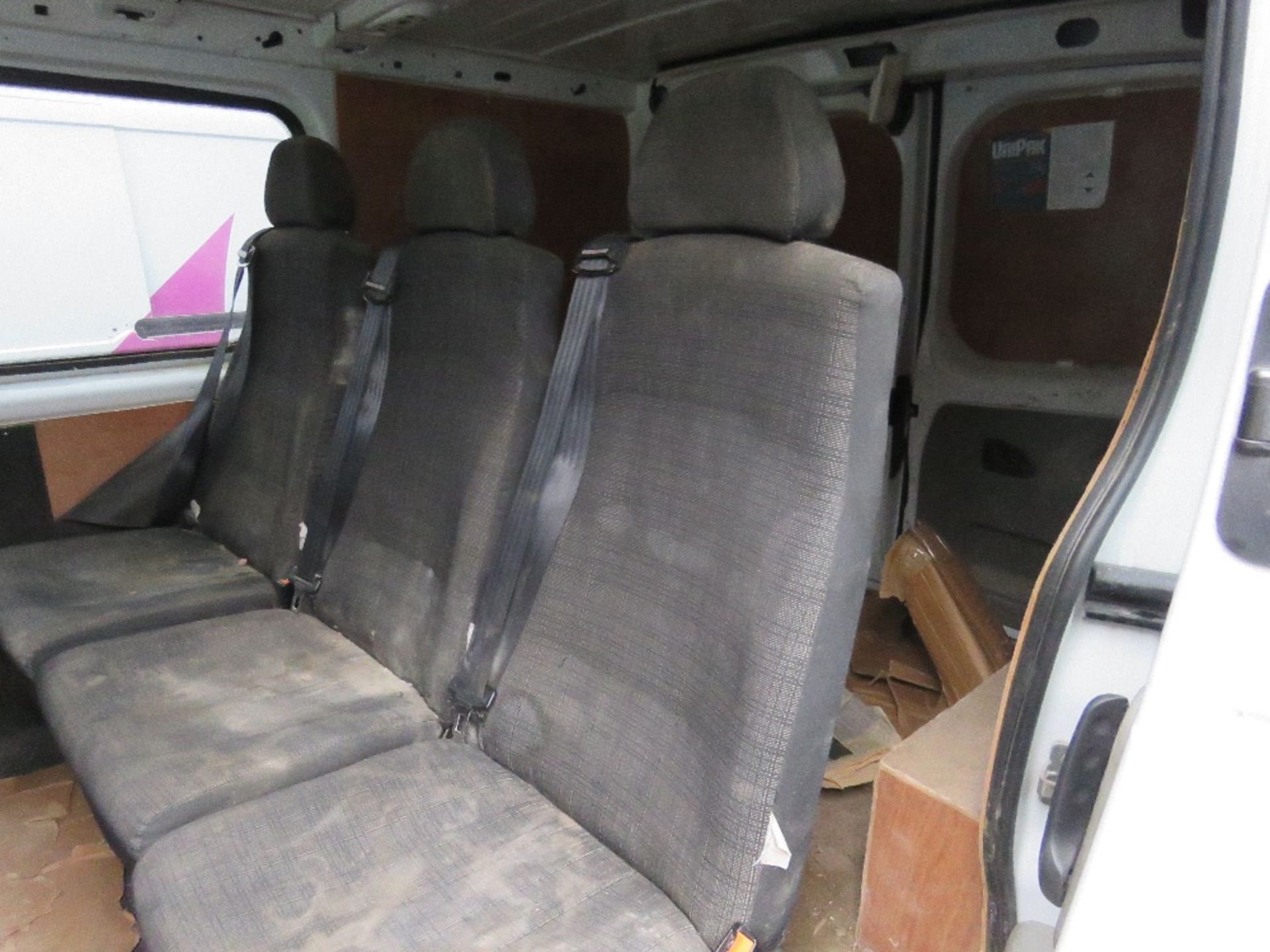 VAUXHALL VIVARO 2900 CREW VAN WITH SIDE DOOR. REG:VU13 WCM. 149,792 REC MILES. WITH V5. TESTED TILL - Image 5 of 8