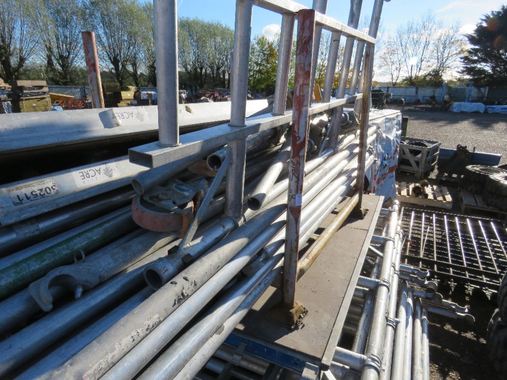 LARGE QUANTITY OF ALUMINIUM SCAFFOLD TOWER PARTS, INCLUDING FRAMES, POLES AND DECKS. - Image 3 of 4
