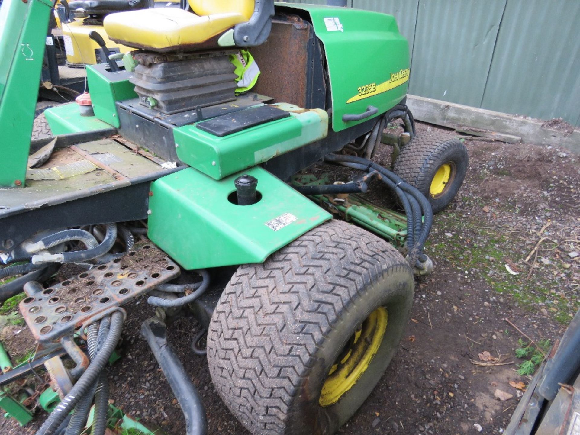 JOHN DEERE 3235B 5 GANG CYLINDER MOWER, YEAR 2001 APPROX. WHEN TESTED WAS SEEN TO RUN, DRIVE AND MOW - Image 9 of 11