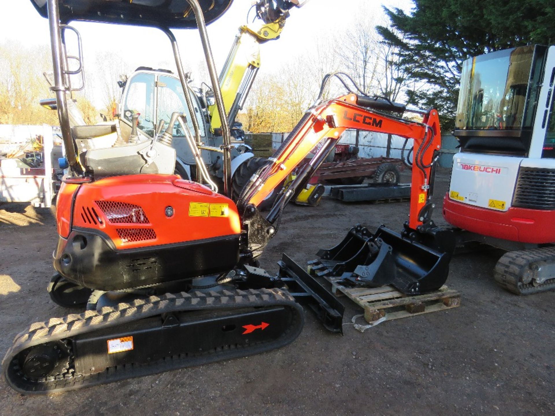 LGCM RUBBER TRACKED MINI EXCAVATOR LG22EU MODEL. 12.7 REC HOURS. SET OF 2 X BUCKETS. SN;005E088. - Image 3 of 9