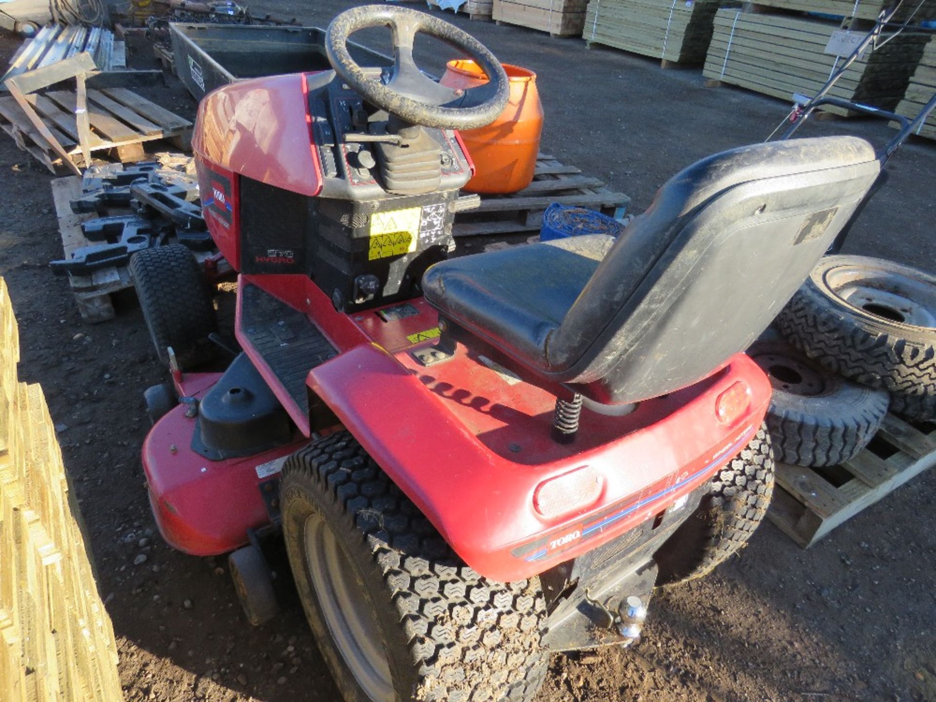 TORO WHEELHORSE HYDRO 270 MOWER.MULCHING MOWER DECK FITTED. WHEN TESTED WAS SEEN TO RUN AND DRIVE BU - Image 2 of 6