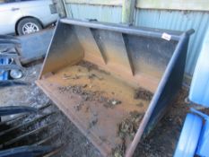 LWC 6FT BUCKET WITH CUTTING EDGE, YEAR 2019. LITTLE USED. JCB BRACKETS.