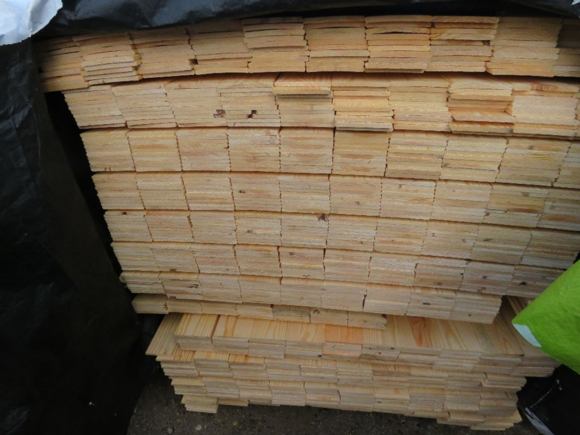 EXTRA LARGE PACK OF UNTREATED HIT AND MISS TIMBER FENCE CLADDING BOARDS. SIZE: 1.78 M LENGTH X 95