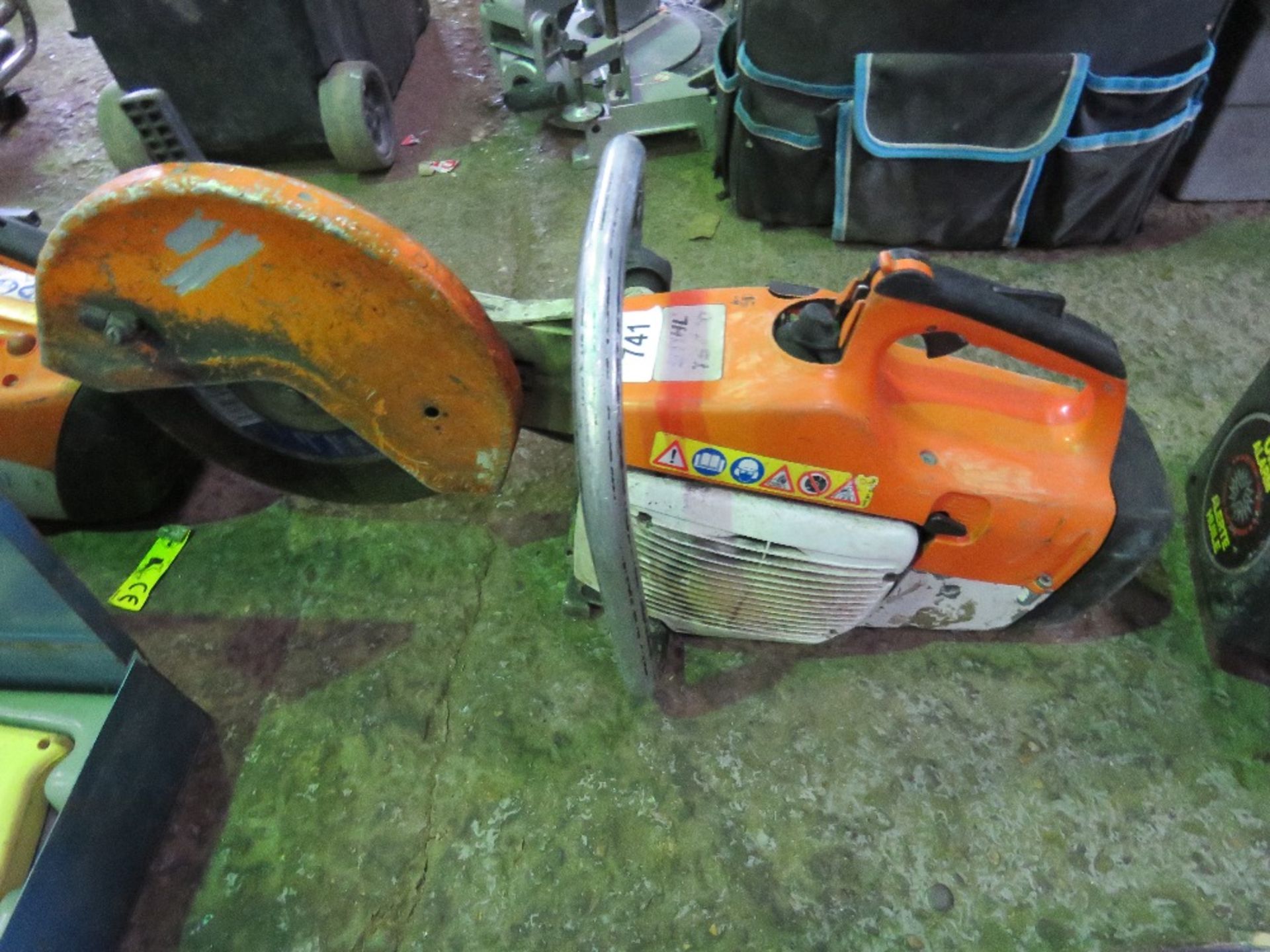 STIHL TS400 PETROL CUT OFF SAW WITH DISC. SOLD UNDER THE AUCTIONEERS MARGIN SCHEME THEREFORE NO VAT - Image 2 of 2