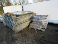 STACK OF APPROX 30NO SOLID TEMPORARY SITE PANELS PLUS 2 X GATES AND A STACK OF BASES/FEET. NO VAT ON