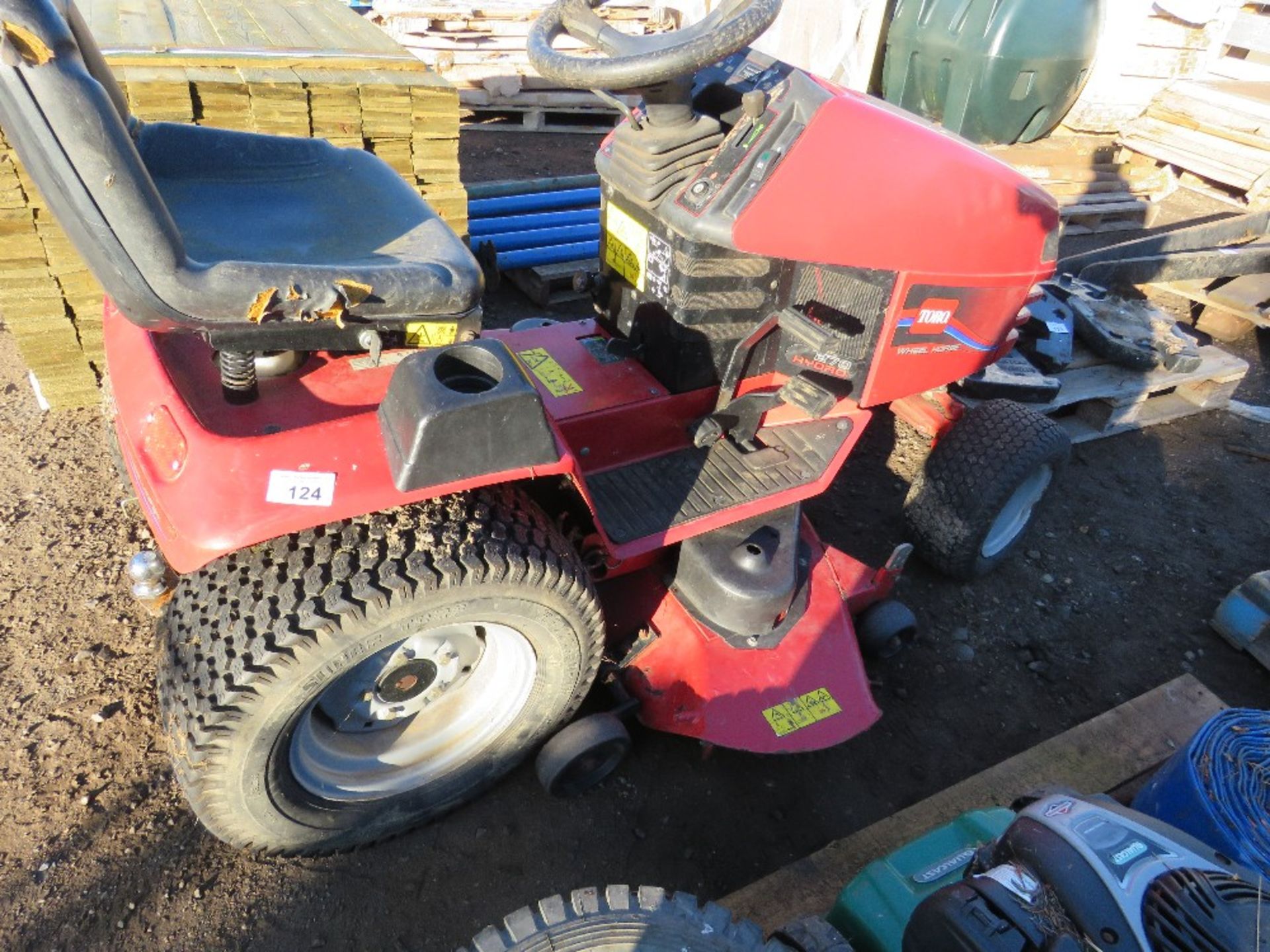 TORO WHEELHORSE HYDRO 270 MOWER.MULCHING MOWER DECK FITTED. WHEN TESTED WAS SEEN TO RUN AND DRIVE BU