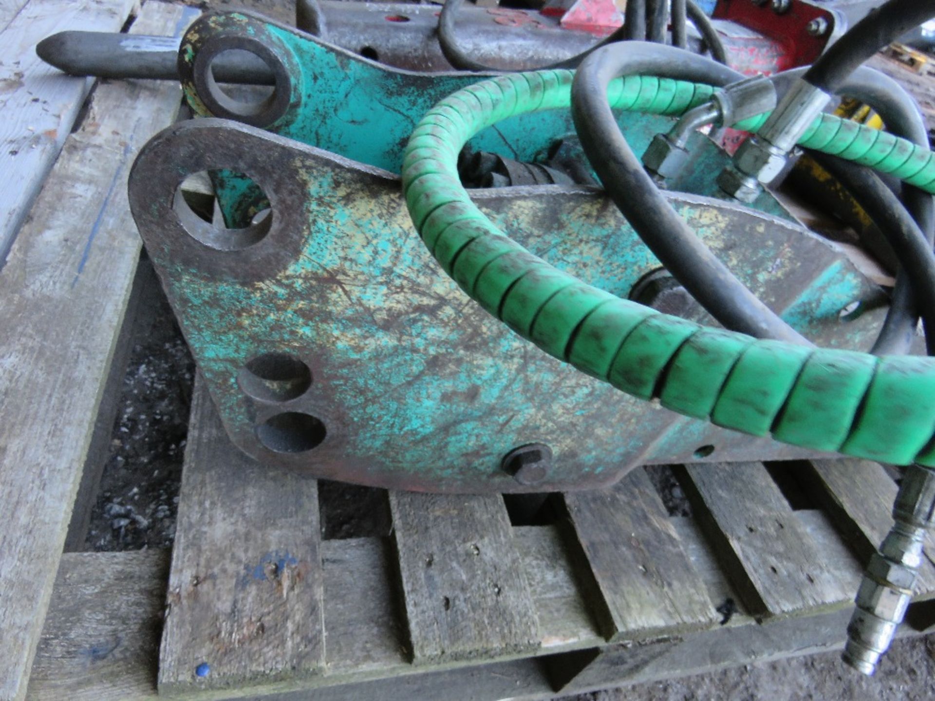 EXCAVATOR MOUNTED BREAKER ON 40MM PINS. - Image 4 of 5