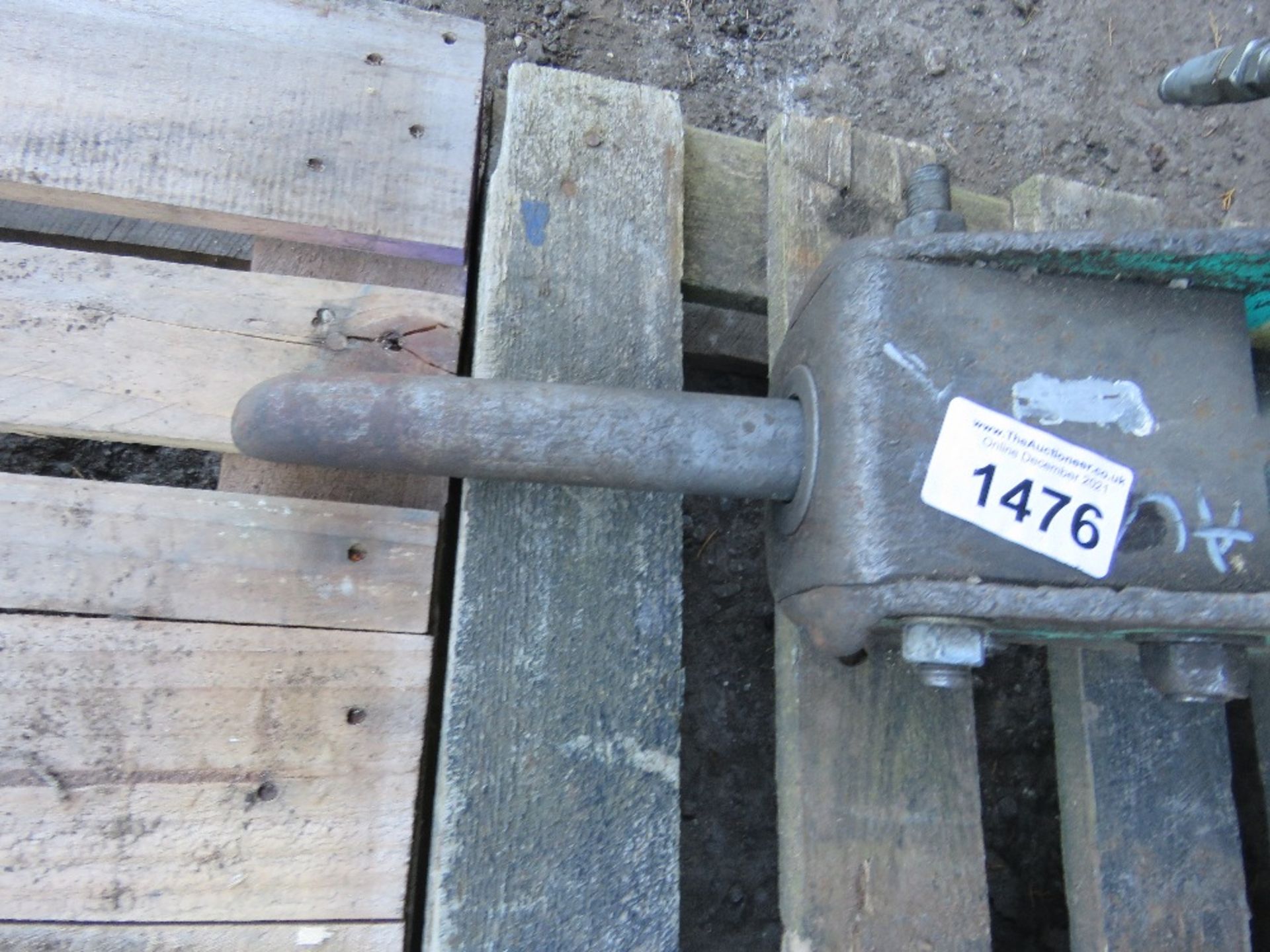 EXCAVATOR MOUNTED BREAKER ON 40MM PINS. - Image 5 of 5