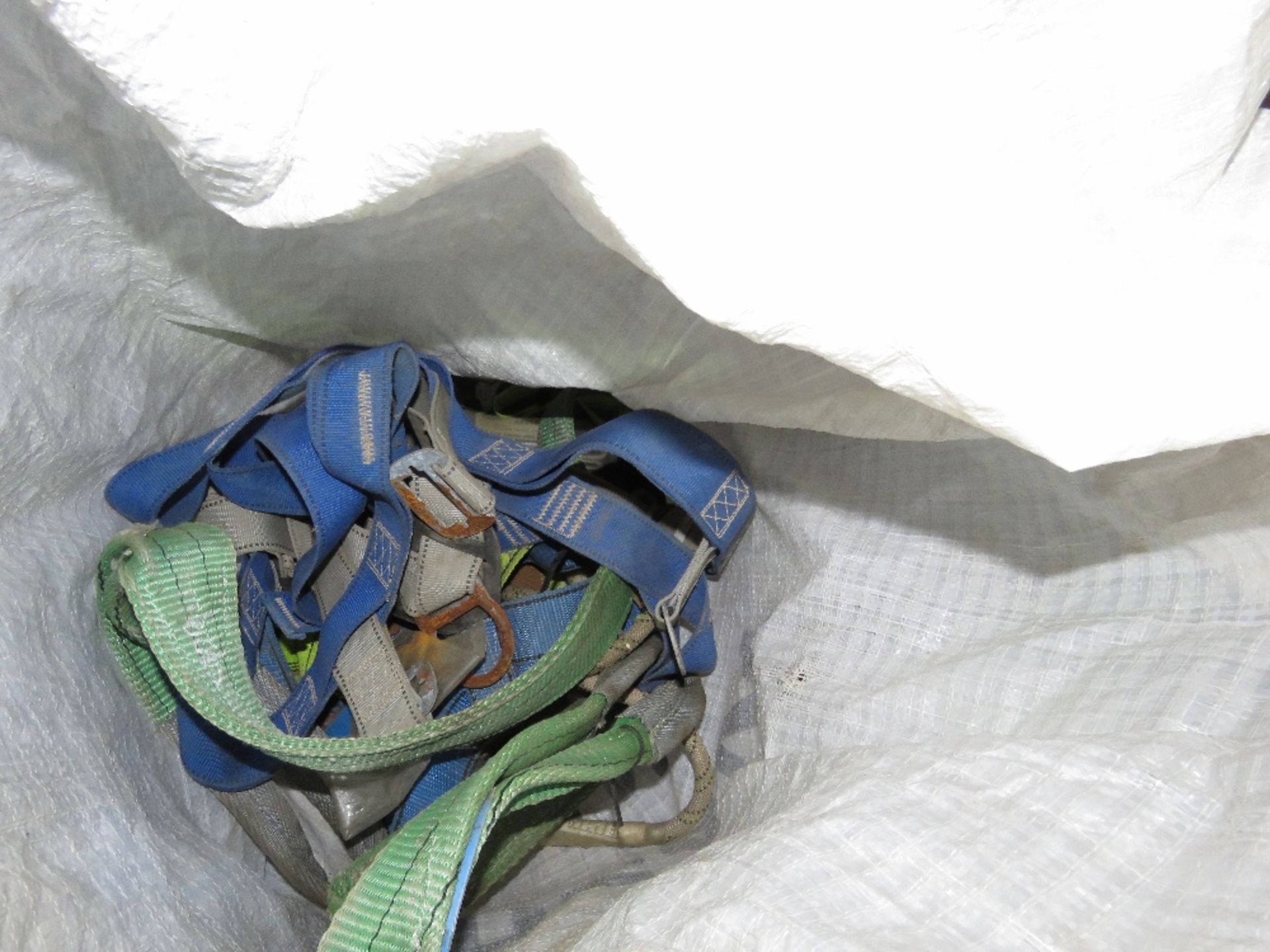 2 X LARGE BAGS OF ASSORTED SAFETY HARNESS AND RELATED ITEMS, UNTESTED. - Image 4 of 4