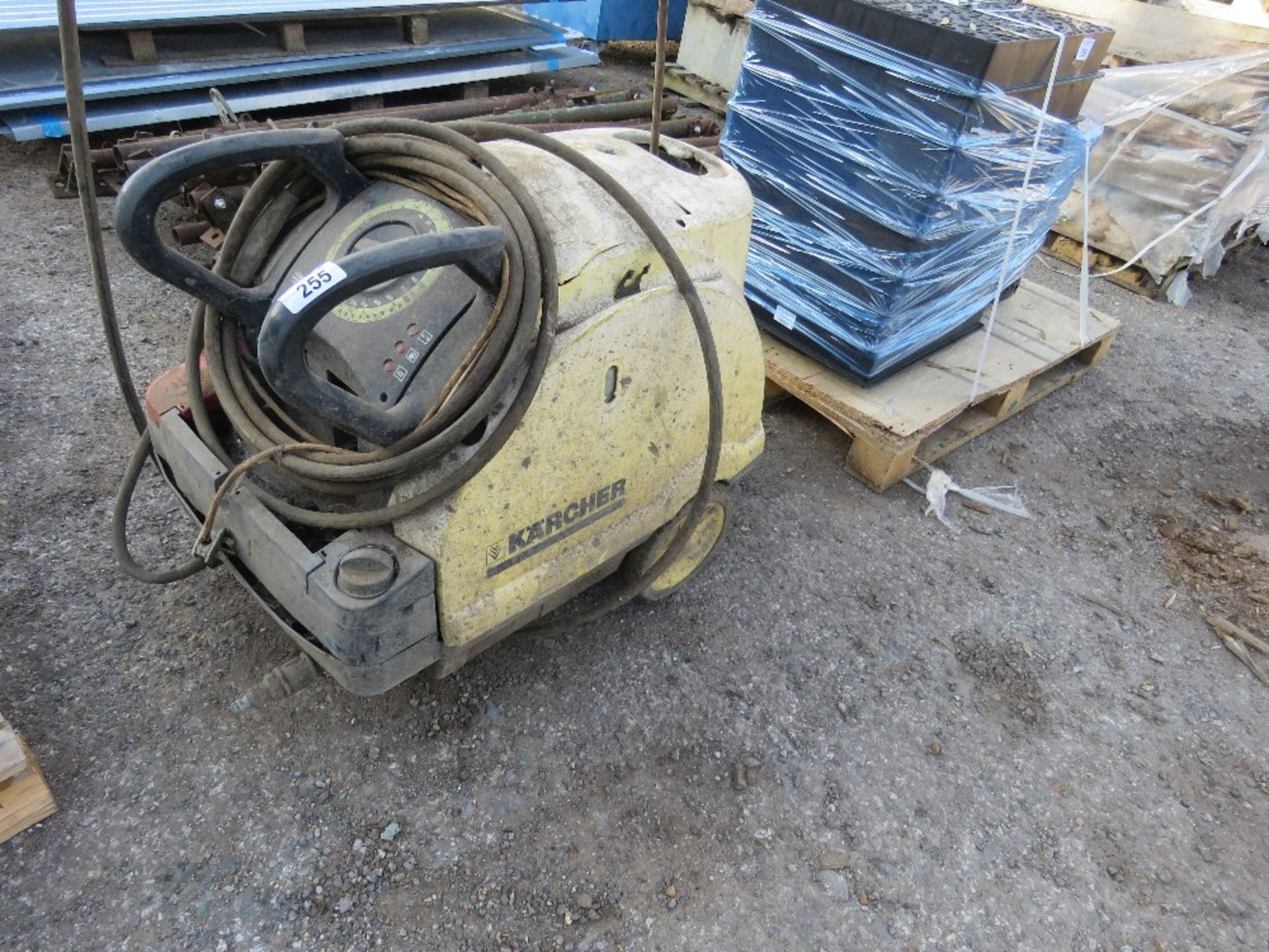 KARCHER HDS 601C ECO 240VOLT POWERED STEAM CLEANER. THIS LOT IS SOLD UNDER THE AUCTIONEERS MARGIN SC