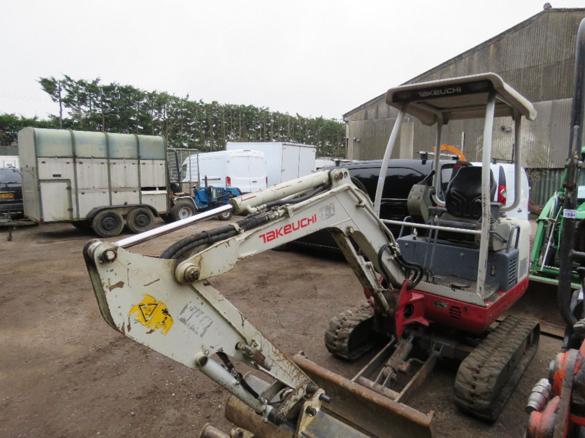 TAKEUCHI TB016 RUBBER TRACKED EXCAVATOR, YEAR 2013. 2 X BUCKETS. 2796 REC HOURS. EXPANDING TRACKS. D