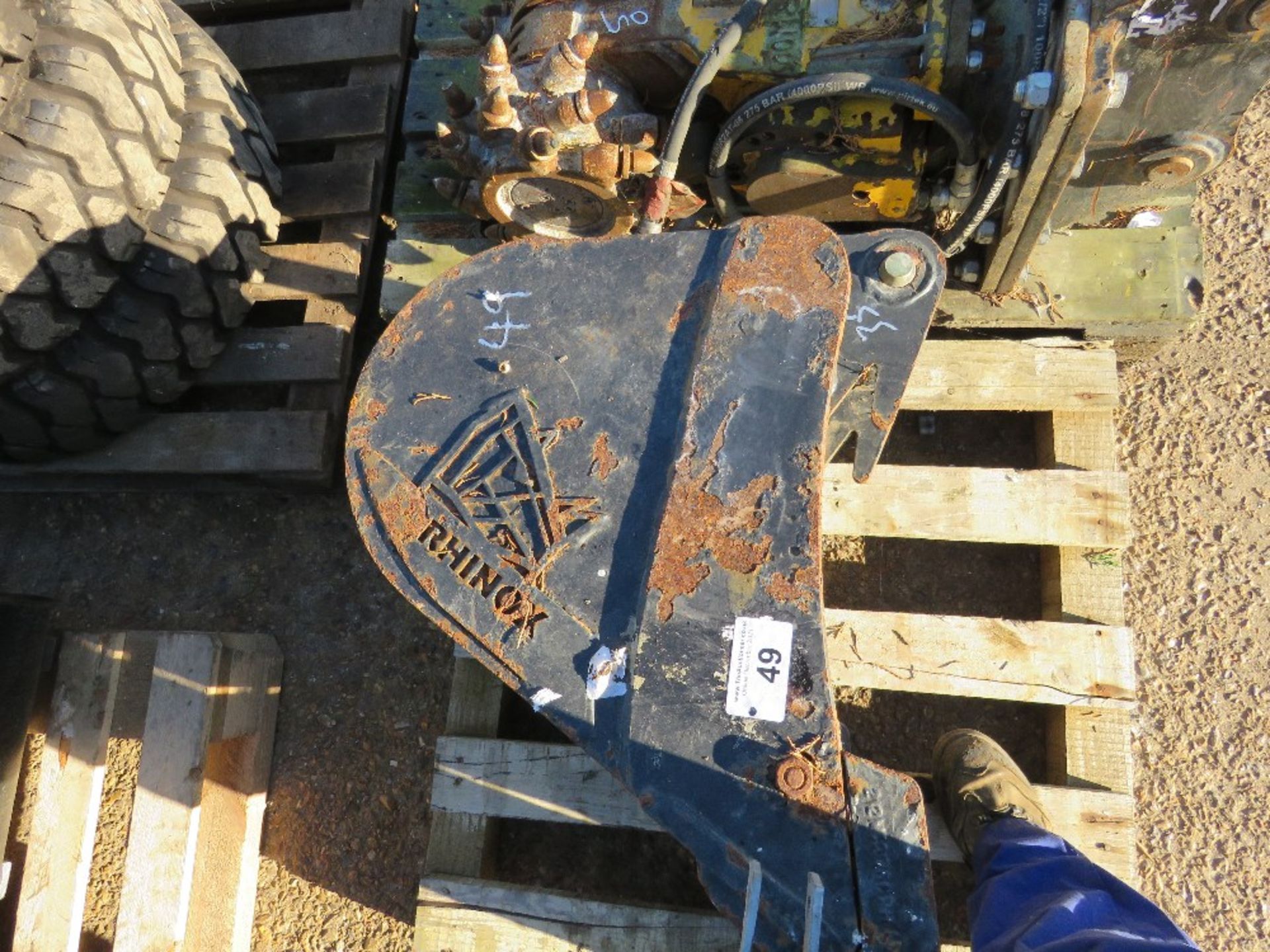 RHINOX EXCAVATOR BUCKET, 24" WIDTH APPROX ON 35MM PINS. LITTLE USED. - Image 2 of 3