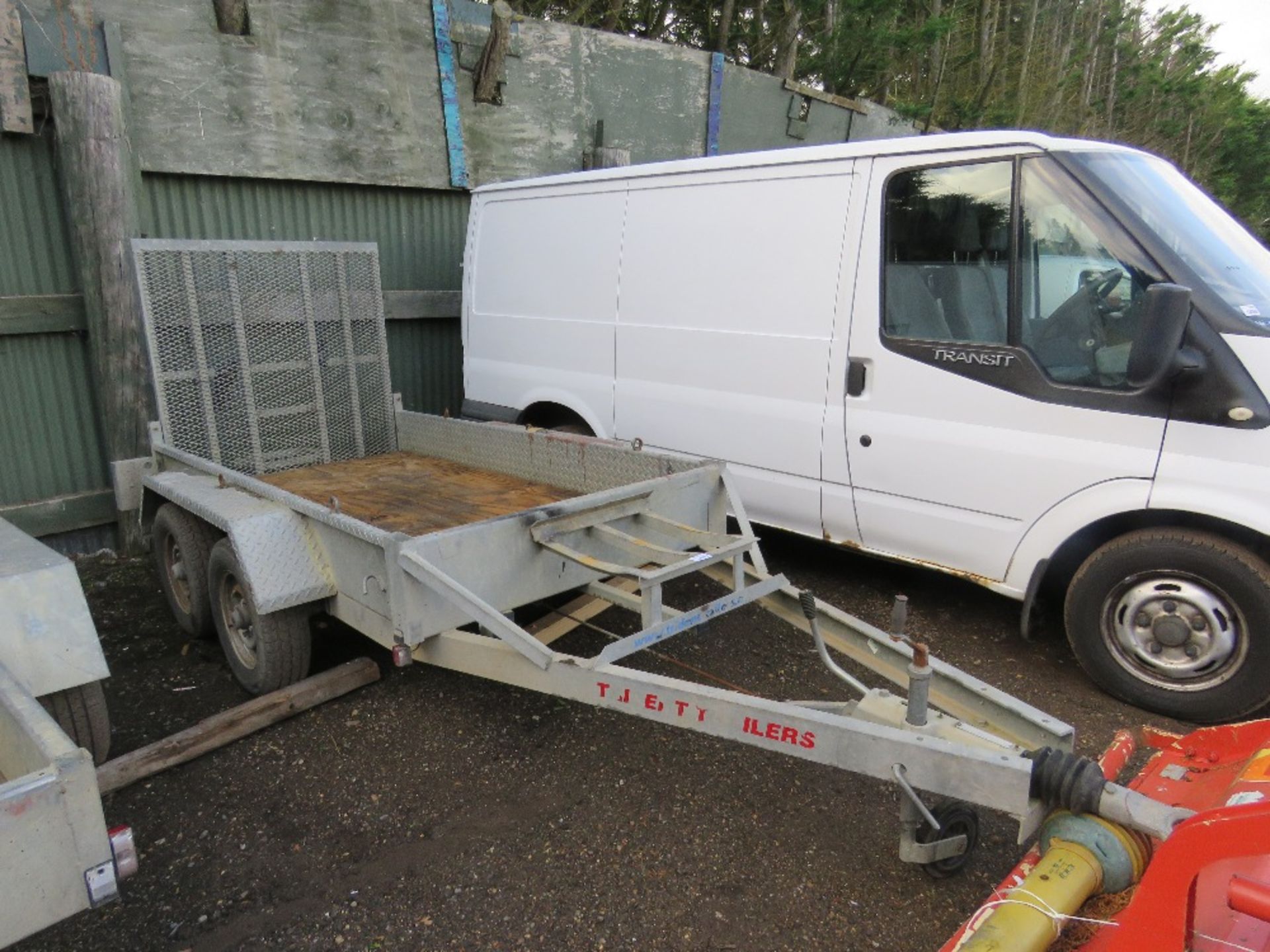 TRIDENT TWIN AXLED MINI DIGGER PLANT TRAILER. REAR RAMP. ID:087417. 8FT X 4FT APPROX. DIRECT FROM L - Image 3 of 5