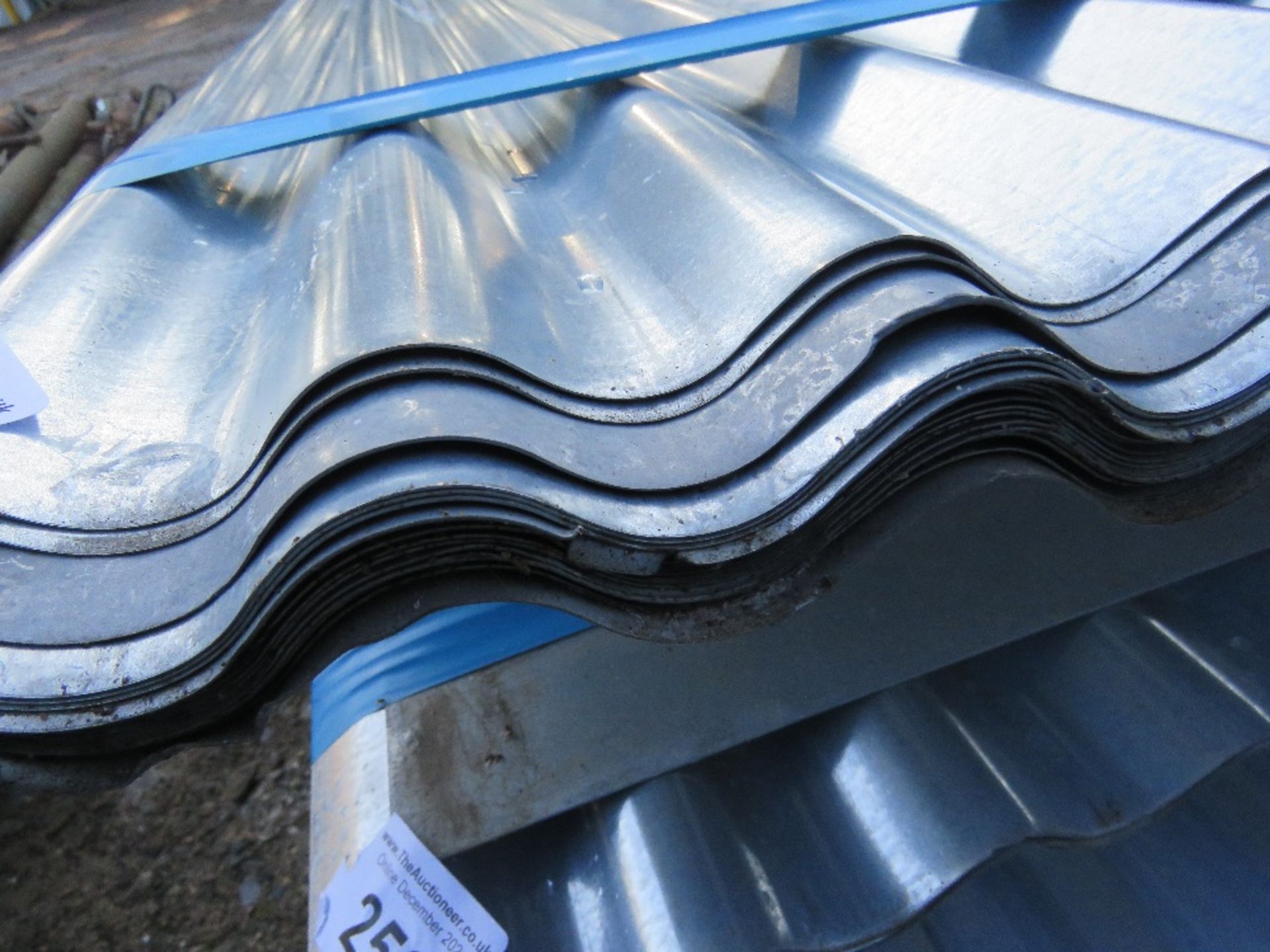 PACK OF 23NO 8FT LENGTH GALVANISED CORRUGATED ROOF SHEETS, 0.9M WIDTH. - Image 2 of 3