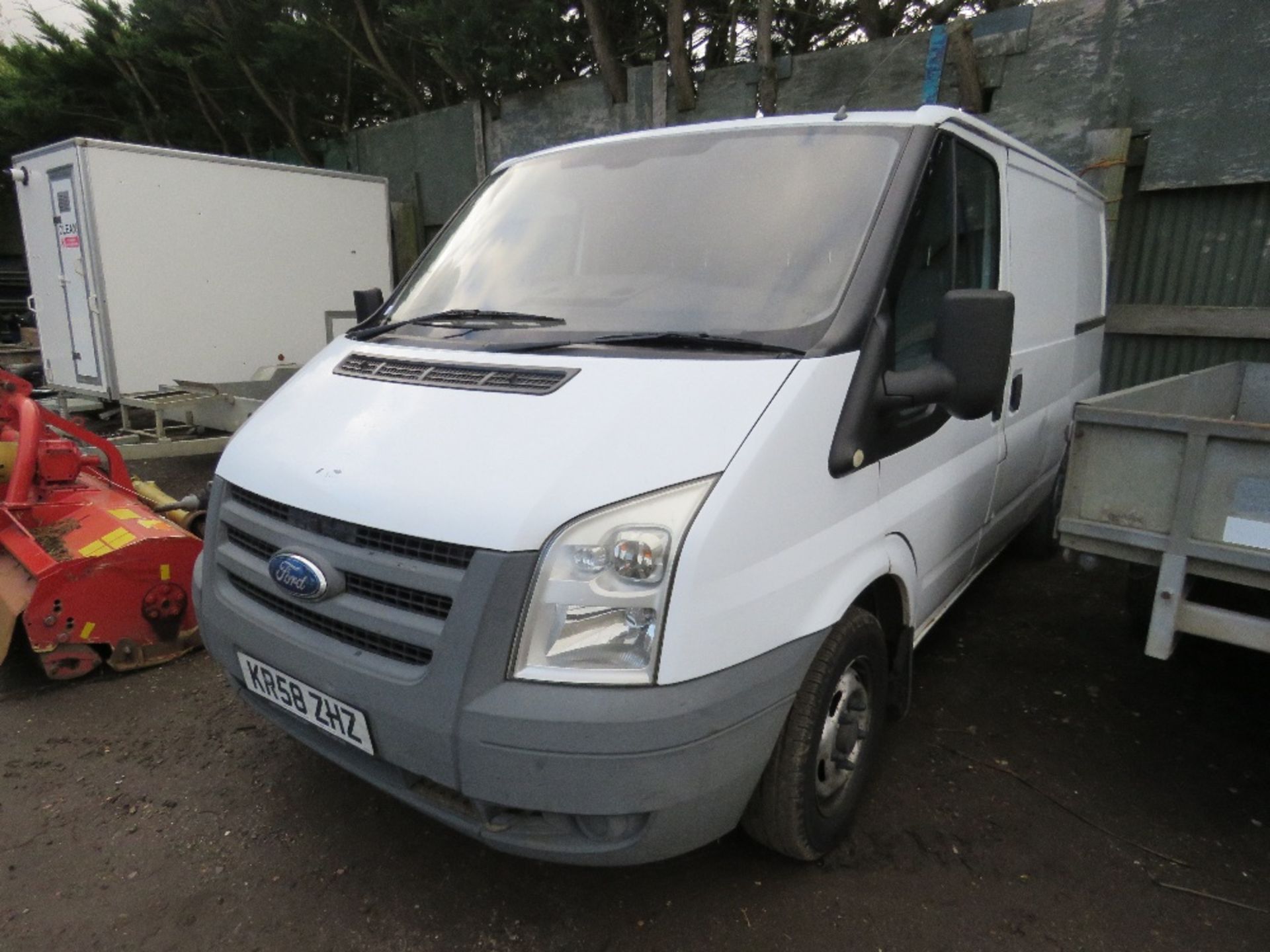 FORD TRANSIT 85 T260M FWD PANEL VAN REG:KR58 ZHZ. 150,769 REC HRS. DIRECT FROM LOCAL COMPANY SELLING - Image 2 of 11