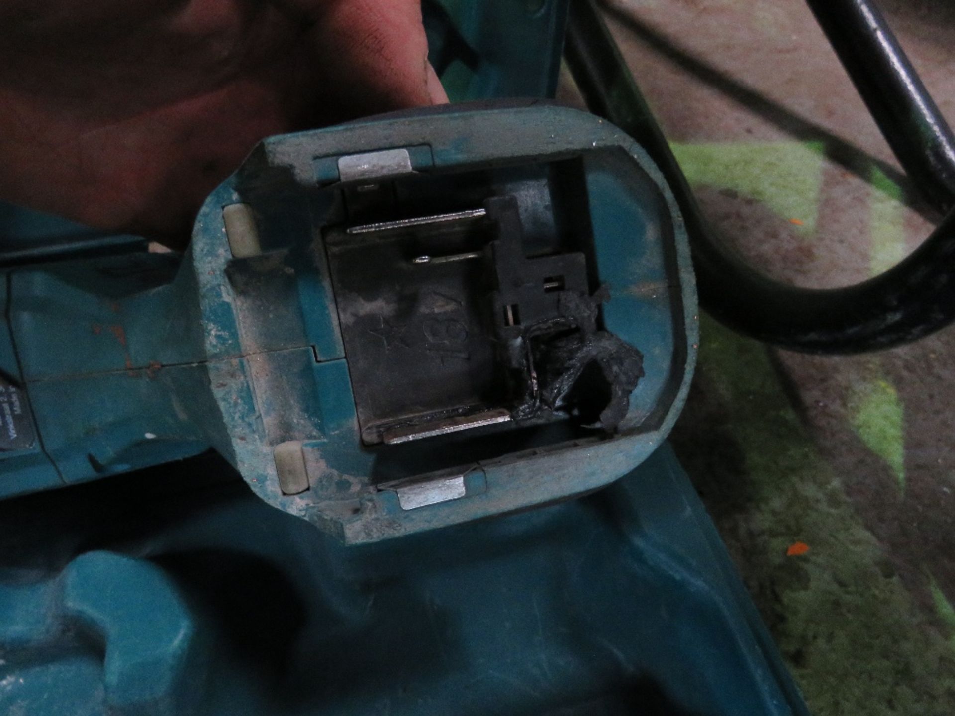 MAKITA BATTERY RECIP SAW, BRUSHES REMOVED?? - Image 3 of 3