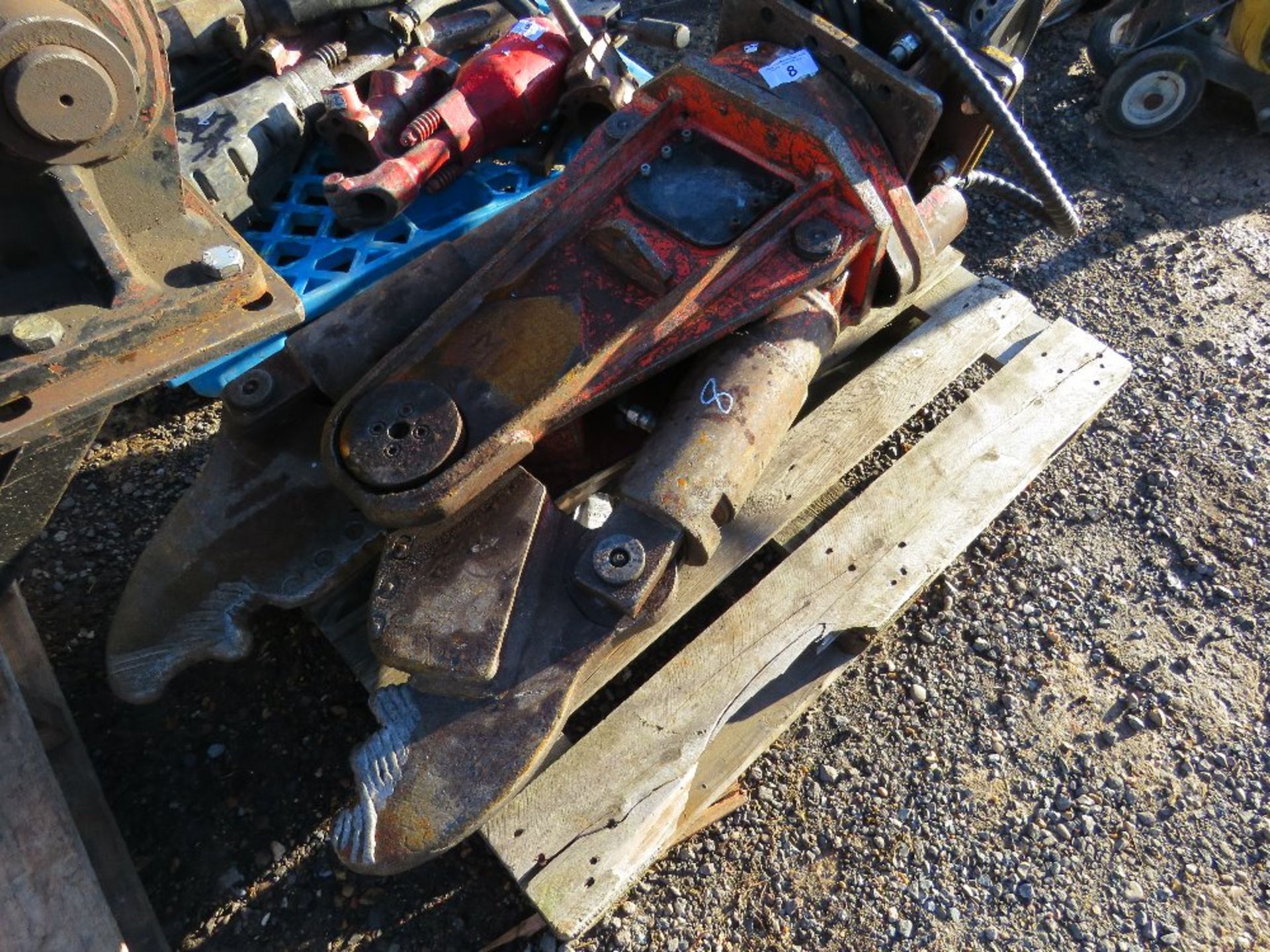 EXCAVATOR MOUNTED PULVERISER JAWS, ON 45MM PINNED BRACKET. - Image 2 of 4