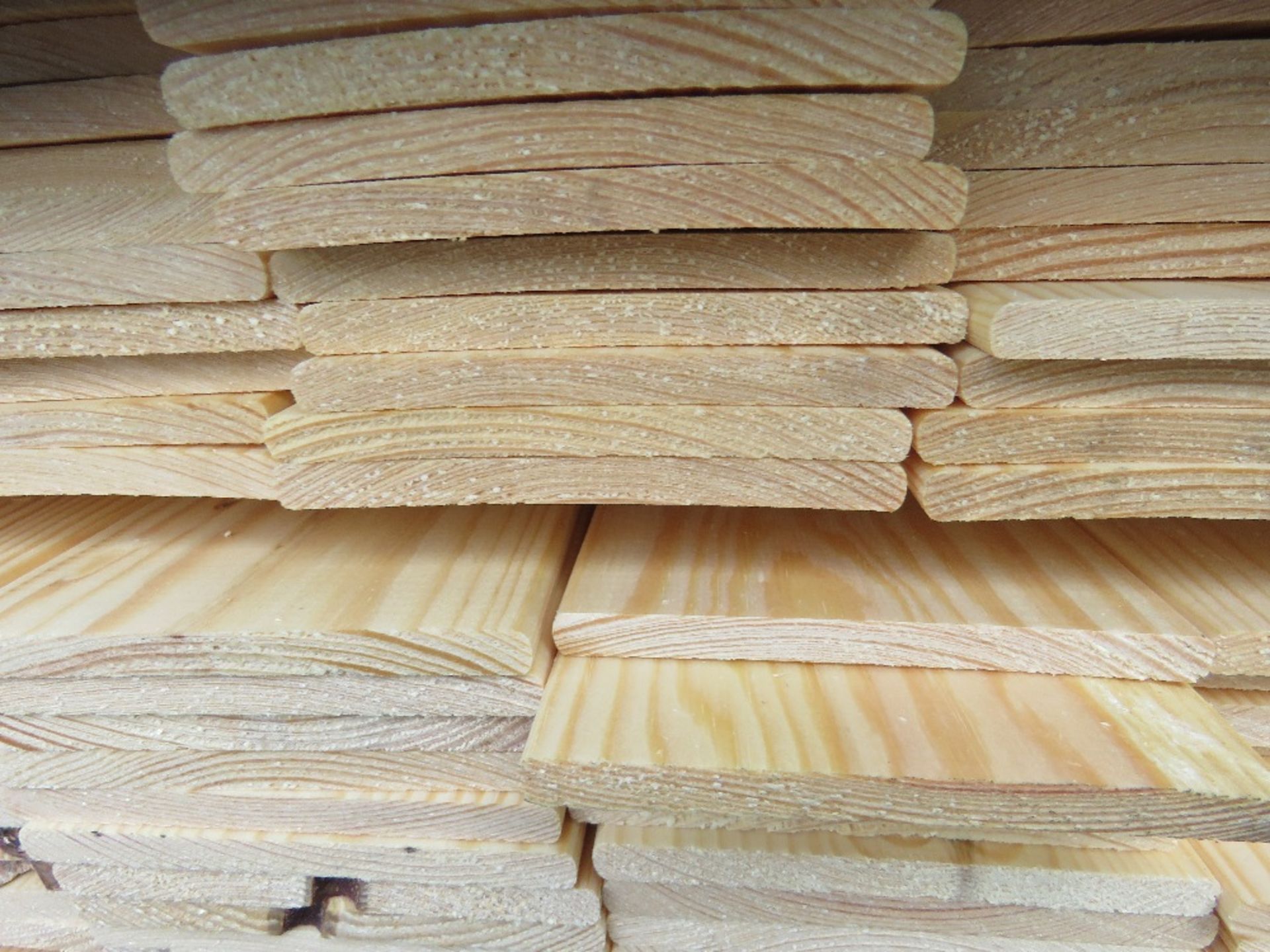EXTRA LARGE PACK OF UNTREATED HIT AND MISS TIMBER FENCE CLADDING BOARDS. SIZE: 1.78 M LENGTH X 95 - Image 3 of 3
