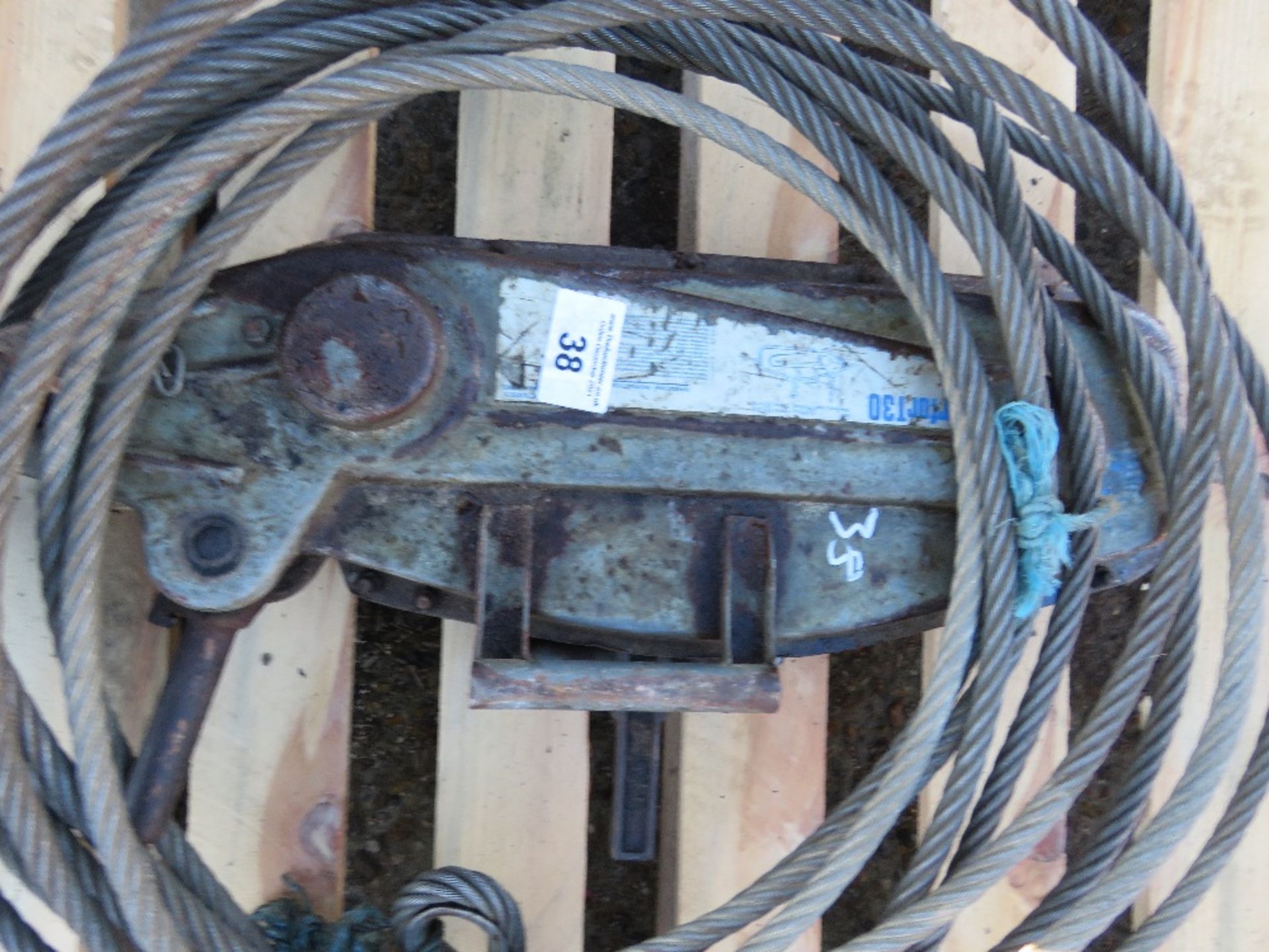 TIRFOR T30 HEAVY DUTY CABLE PULLING WINCH UNIT. THIS LOT IS SOLD UNDER THE AUCTIONEERS MARGIN SCHEME - Image 2 of 2