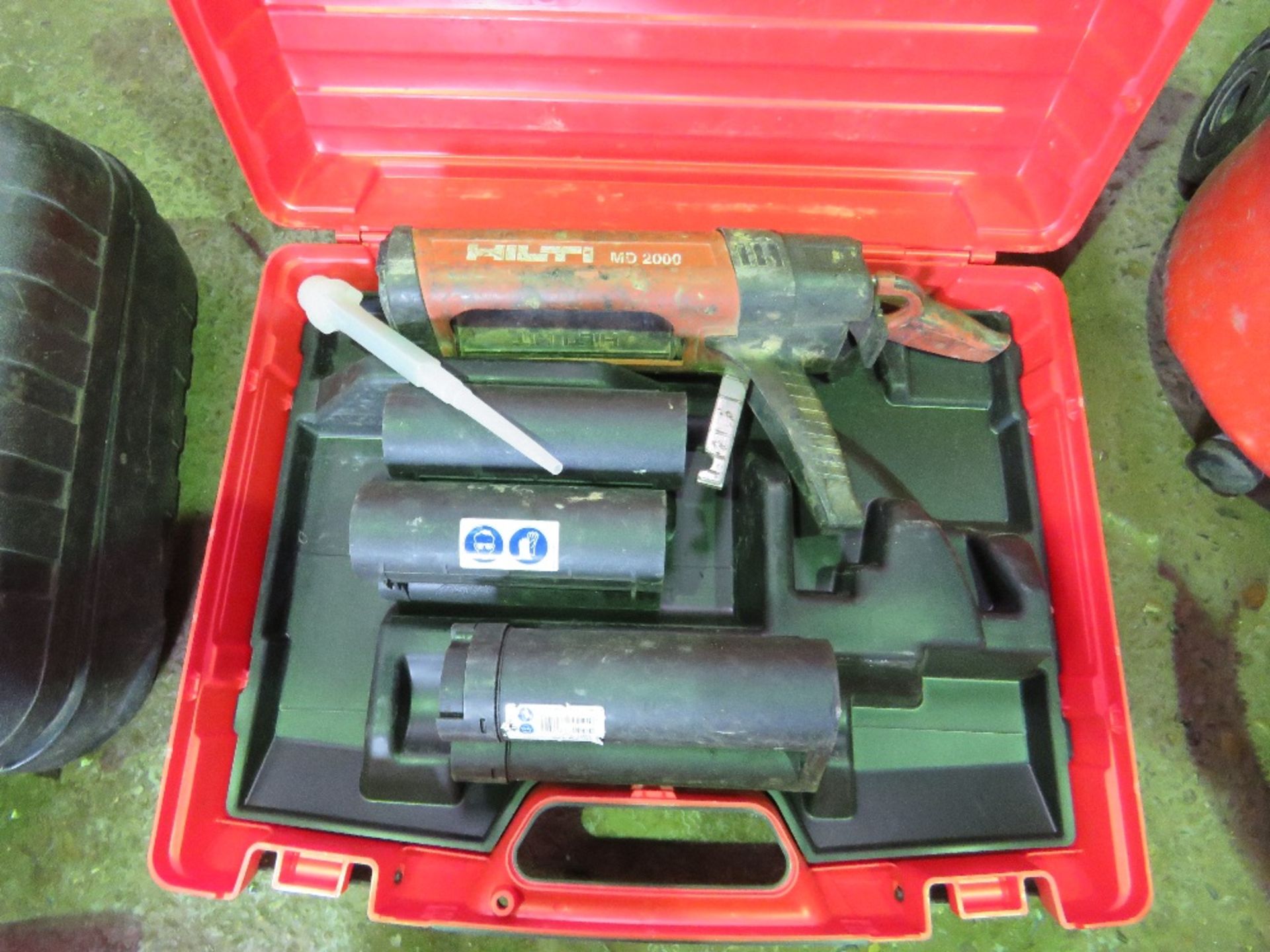 HILTI MASTIC GUN SET. SOLD UNDER THE AUCTIONEERS MARGIN SCHEME THEREFORE NO VAT WILL BE CHARGED ON T