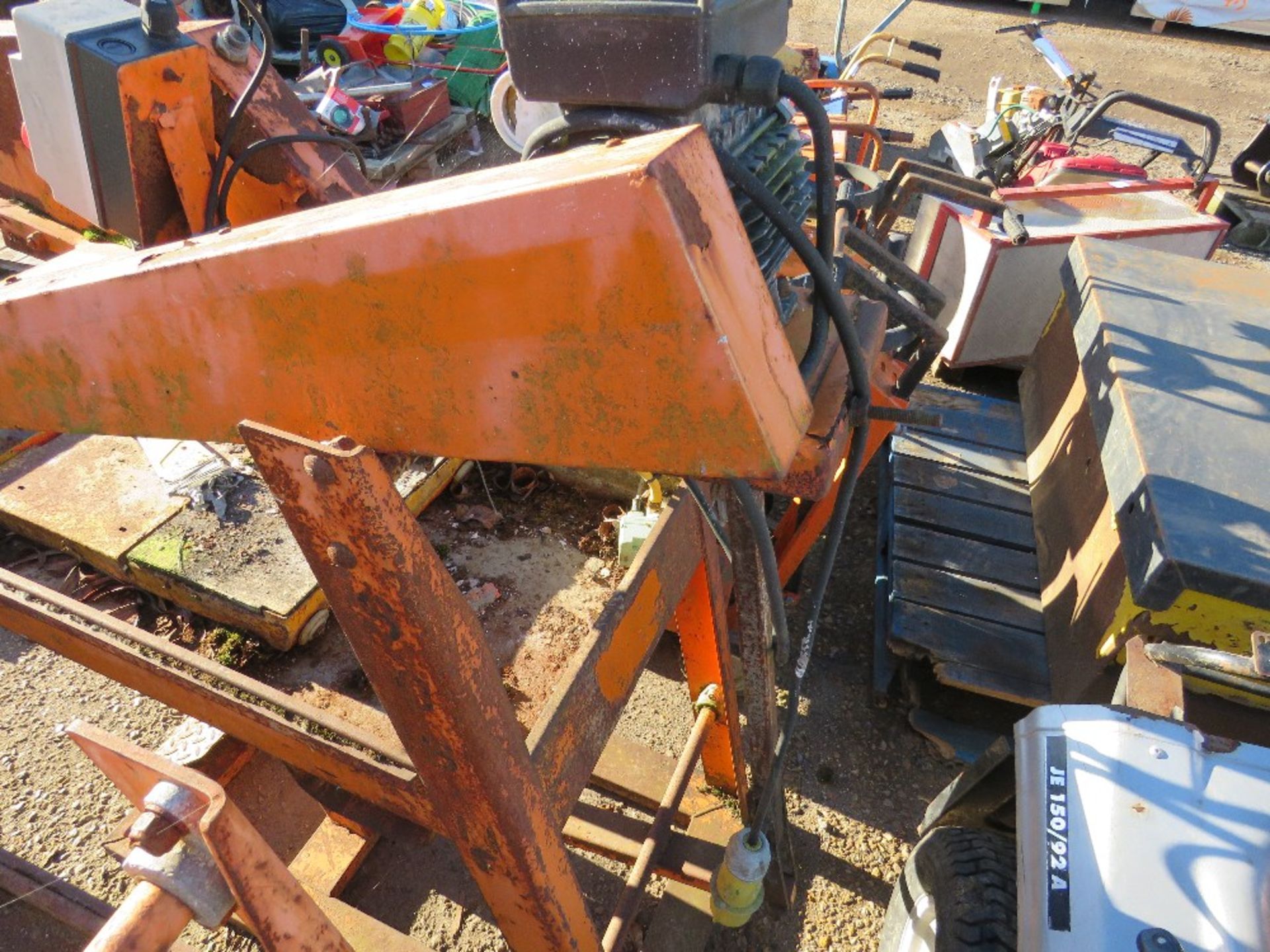 ELECTRIC POWERED SLAB CUTTING SAWBENCH. - Image 4 of 4