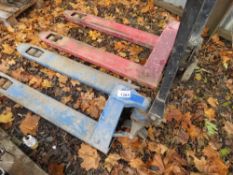 2 X PALLET TRUCKS.