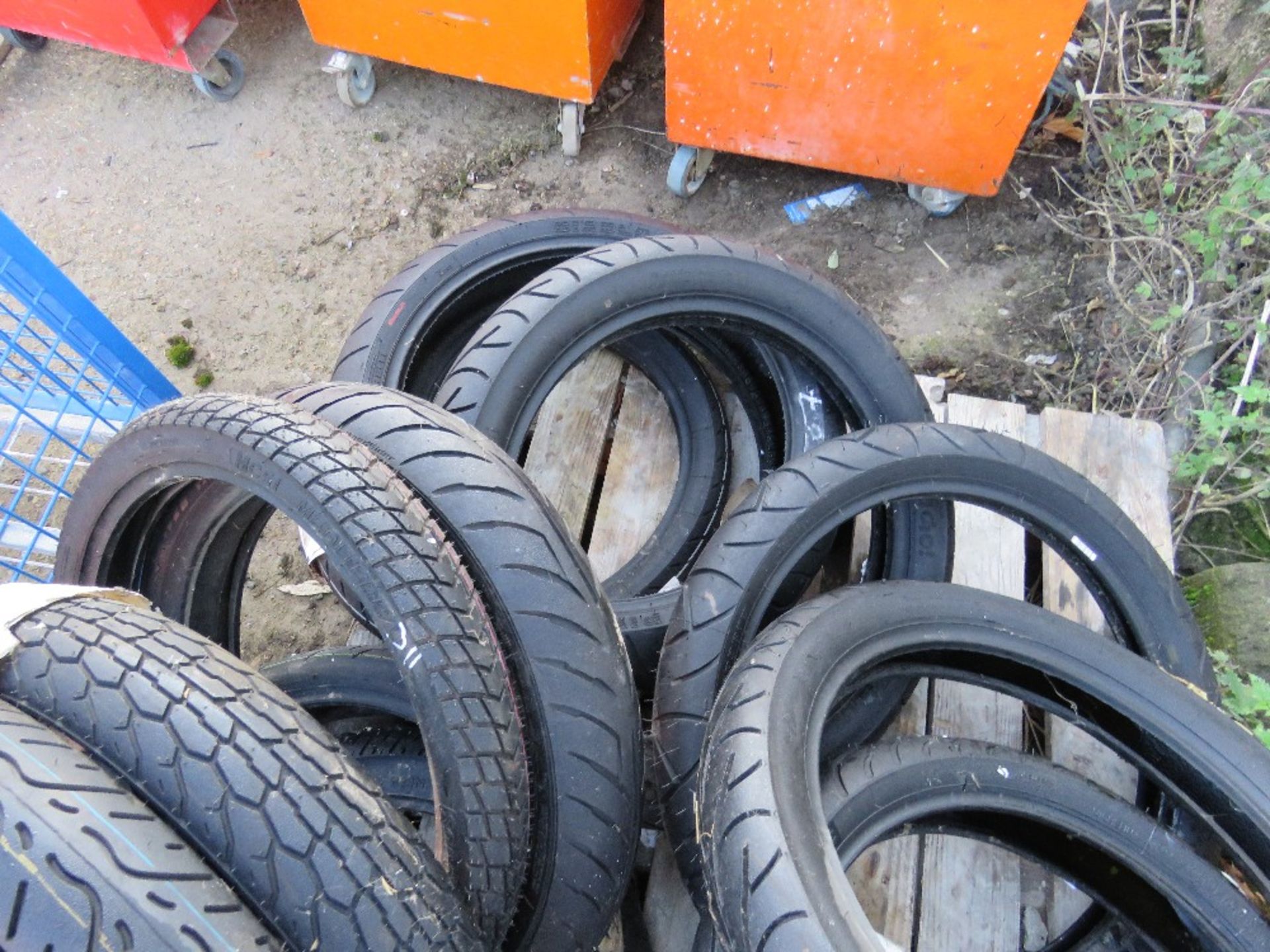 PALLET CONTAINING 15 X ASSORTED MOTORBIKE TYRES, SOURCED FROM COMPANY LIQUIDATION. THIS LOT IS SOL - Image 2 of 4