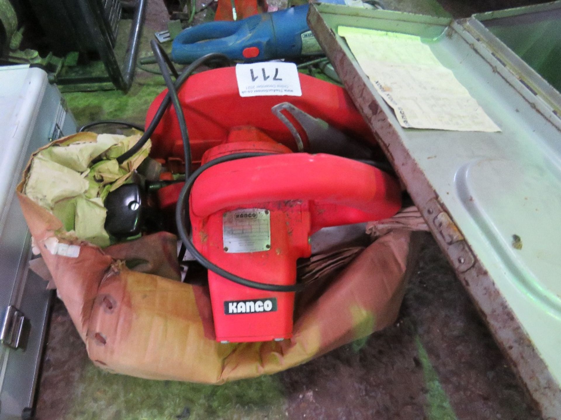 KANGO 240VOLT CIRCULAR SAW. RETIREMENT SALE. SOLD UNDER THE AUCTIONEERS MARGIN SCHEME THEREFORE NO V - Image 2 of 2