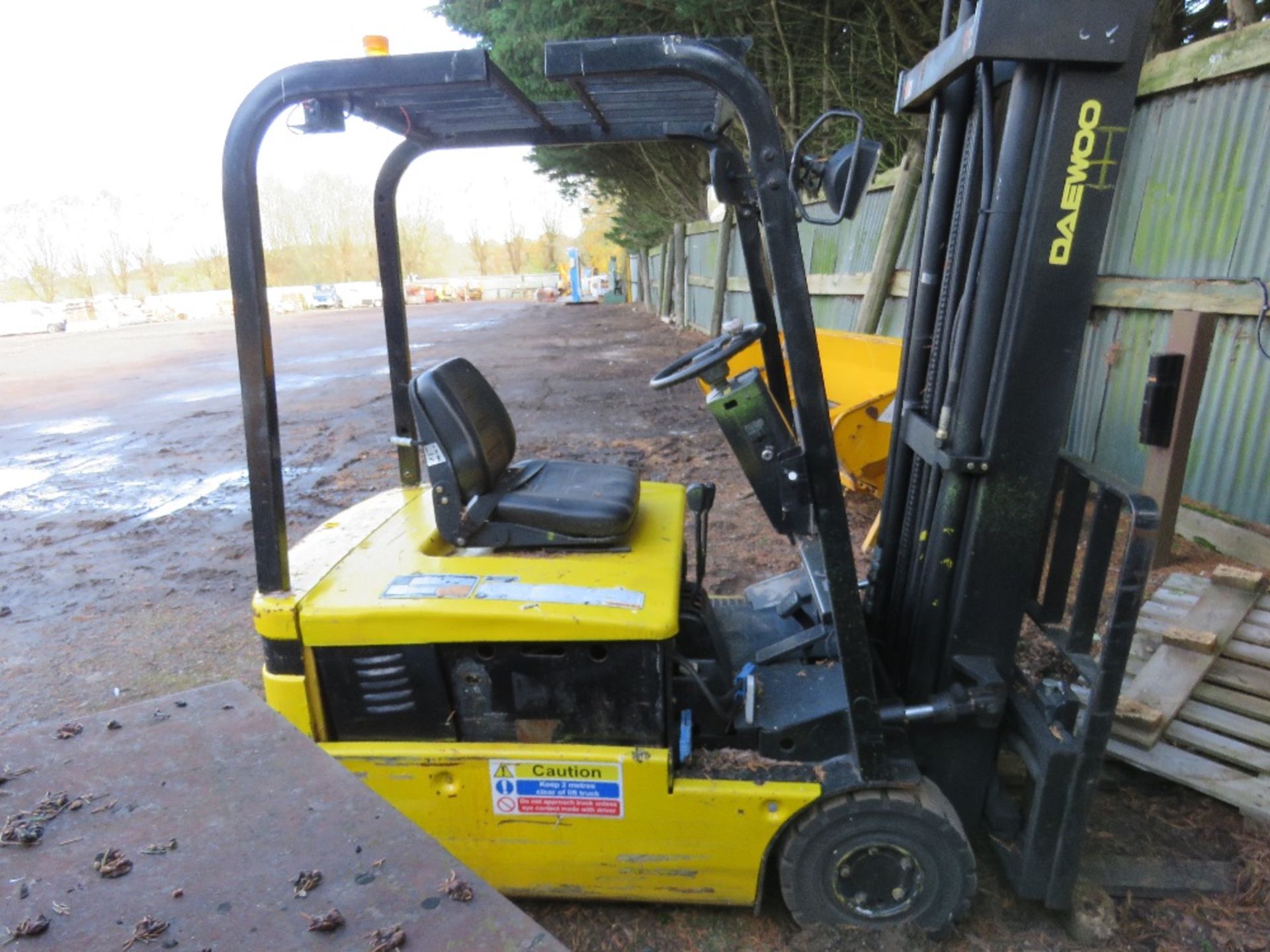 B15T BATTERY FORKLIFT WITH CHARGER. - Image 7 of 9