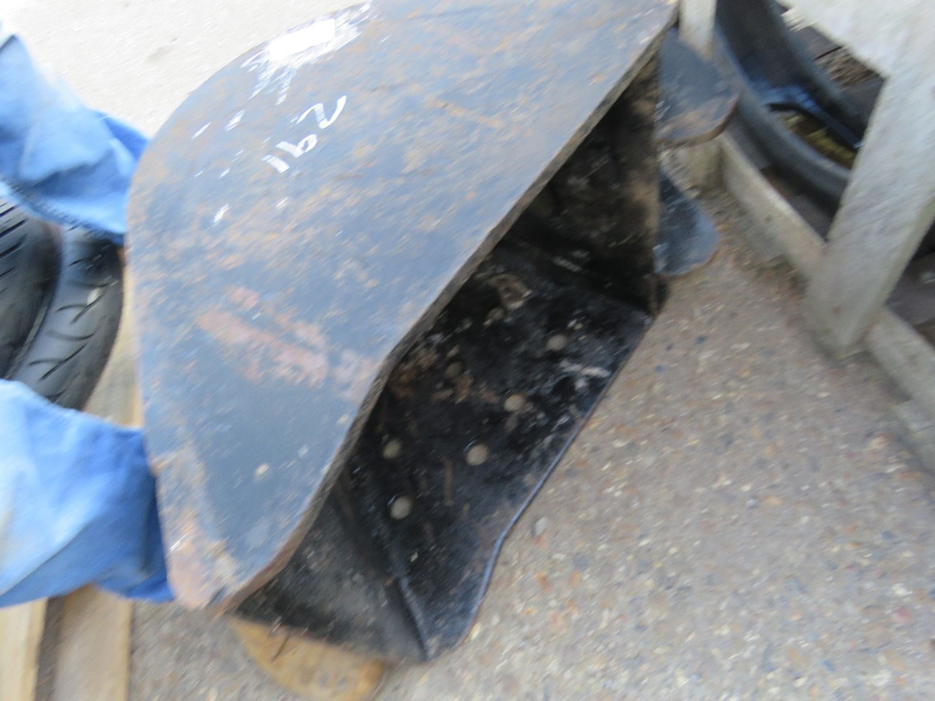 ADAPTED SMALL EXCAVATOR TRENCHING BUCKET ON 45MM PINS, 40CM WIDTH APPROX. - Image 3 of 3