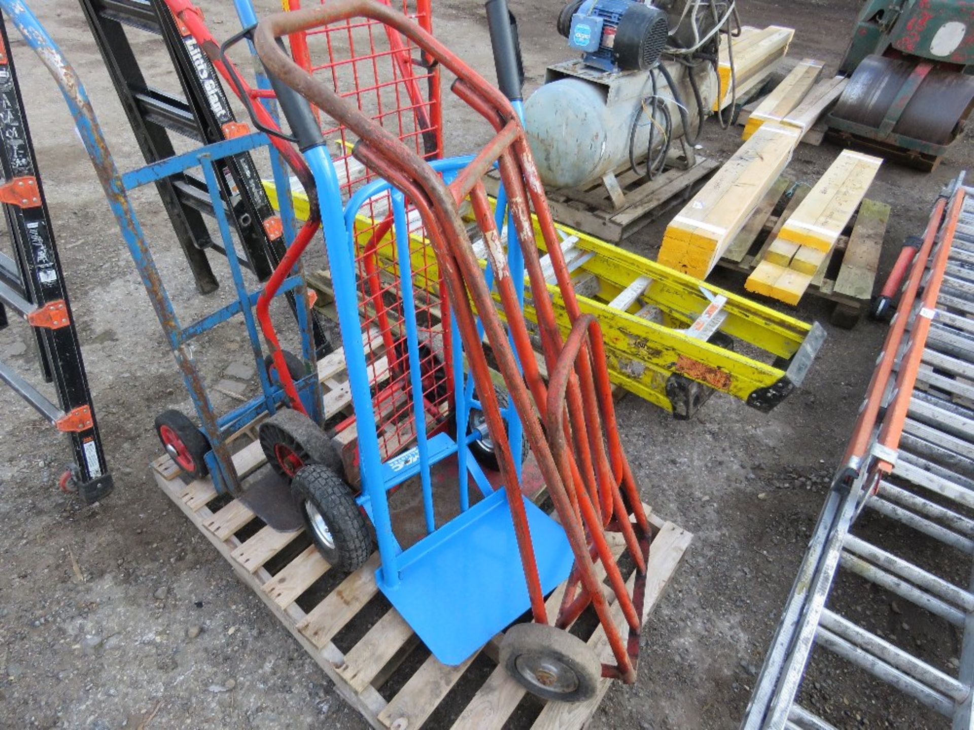 4 X METAL SACK BARROWS. THIS LOT IS SOLD UNDER THE AUCTIONEERS MARGIN SCHEME, THEREFORE NO VAT WILL - Image 2 of 3