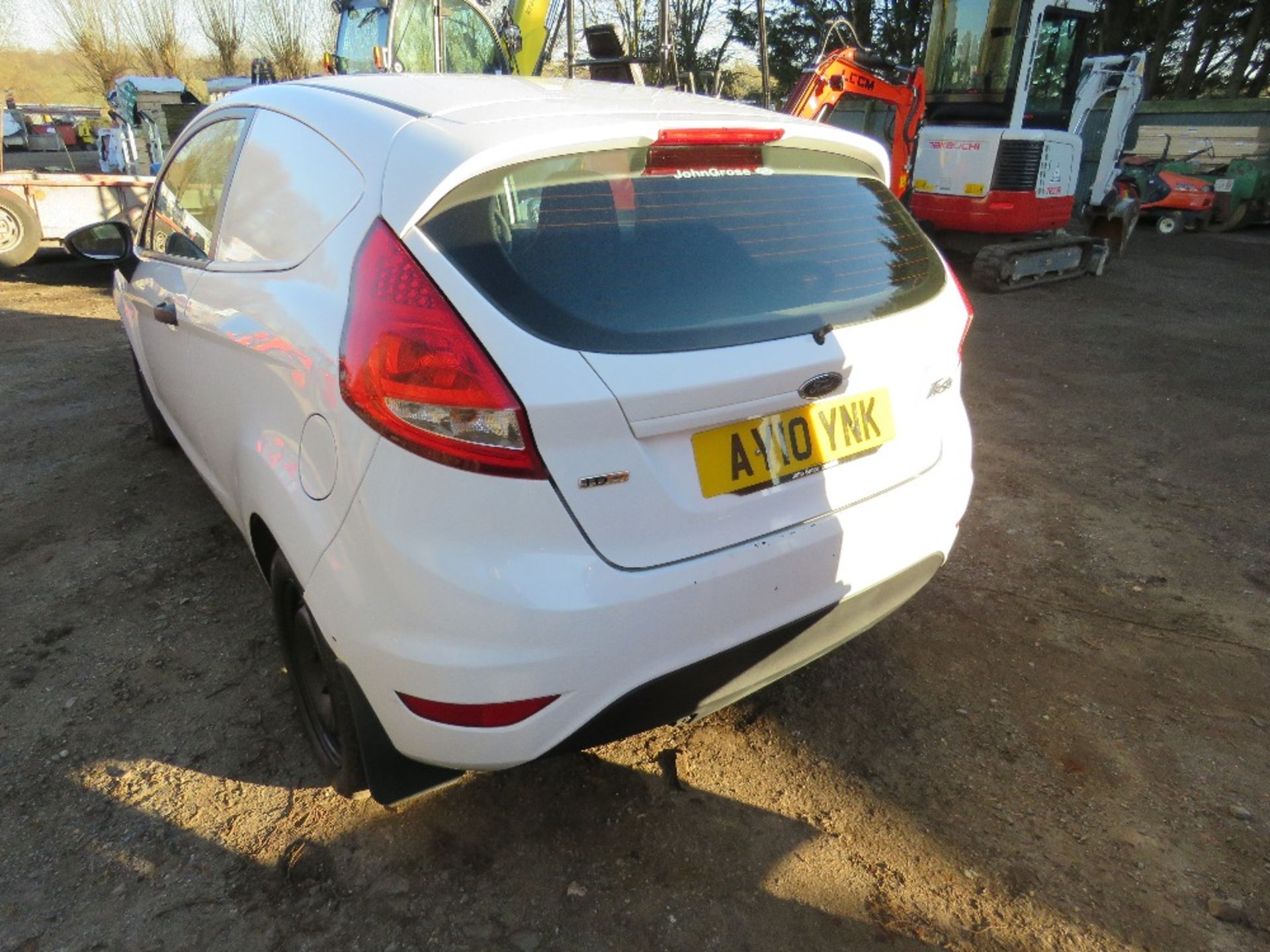 FORD FIESTA PANEL VAN REG:AY10 YNK. WITH V5. TESTED TILL SEPTEMBER 2022. 158,074 REC MILES. DRIVEN I - Image 4 of 9