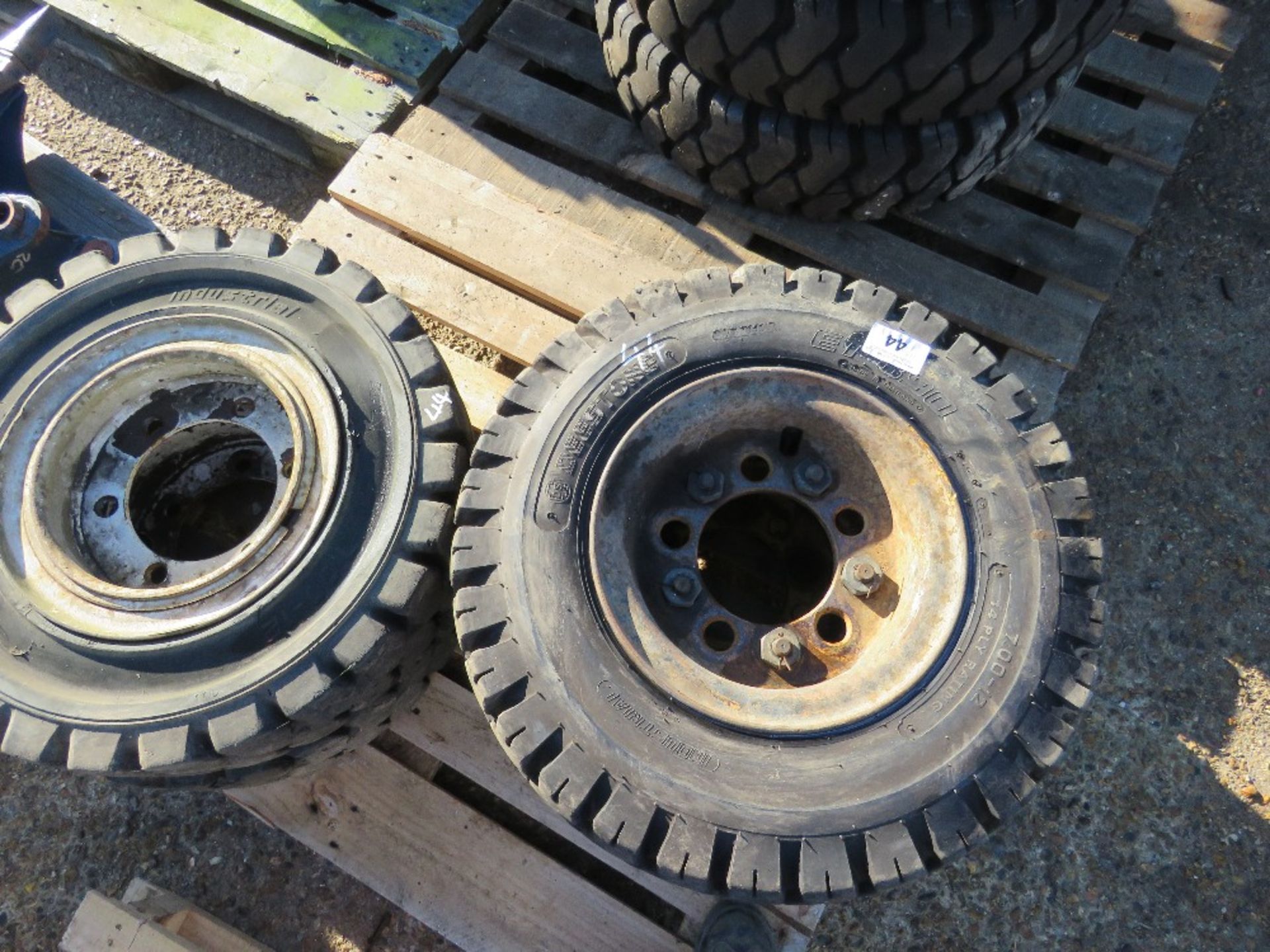 SET OF 4 FORKLIFT WHEELS AND TYRES 7.00-12. THIS LOT IS SOLD UNDER THE AUCTIONEERS MARGIN SCHEME, - Image 3 of 3