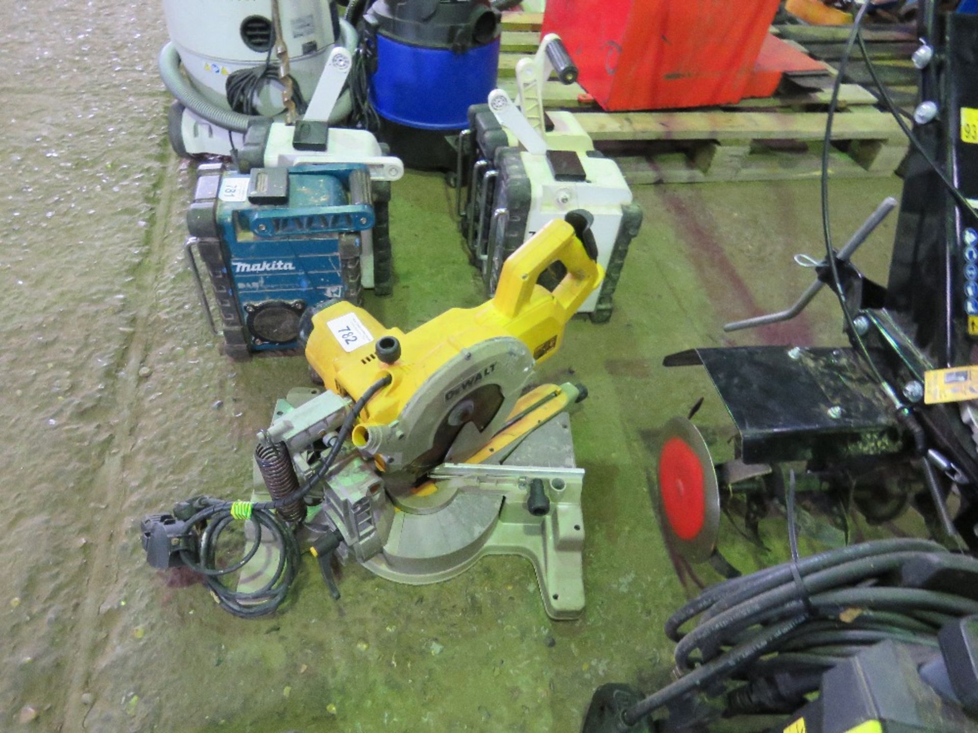 DEWALT 240VOLT MITRE SAW. SOLD UNDER THE AUCTIONEERS MARGIN SCHEME THEREFORE NO VAT WILL BE CHARGED - Image 2 of 3