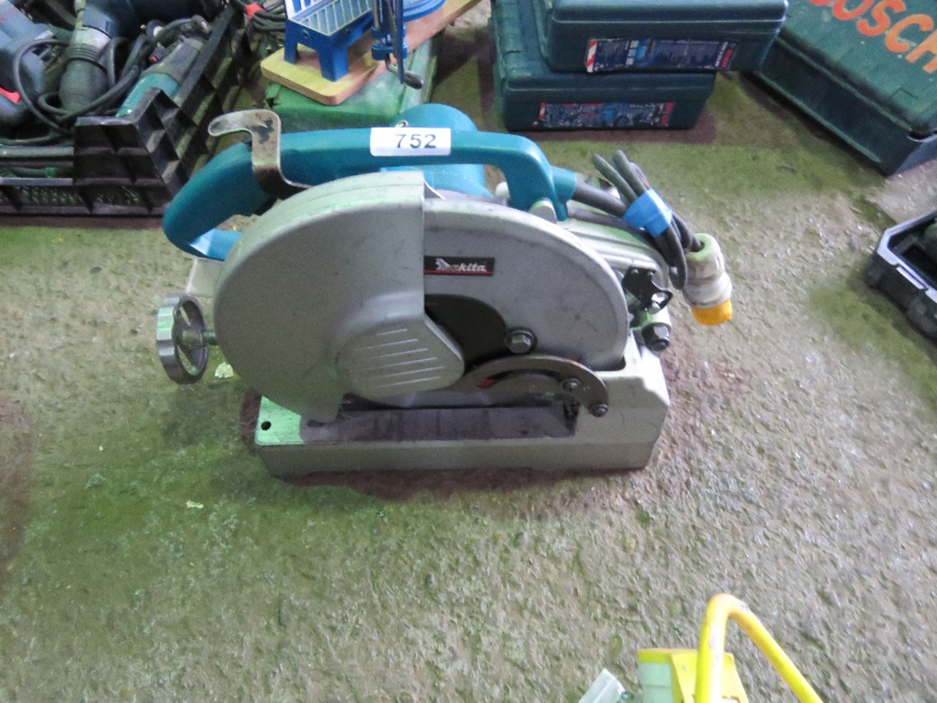 METAL CUTTING CROSS CUT SAW, 110VOLT. SOLD UNDER THE AUCTIONEERS MARGIN SCHEME THEREFORE NO VAT WILL