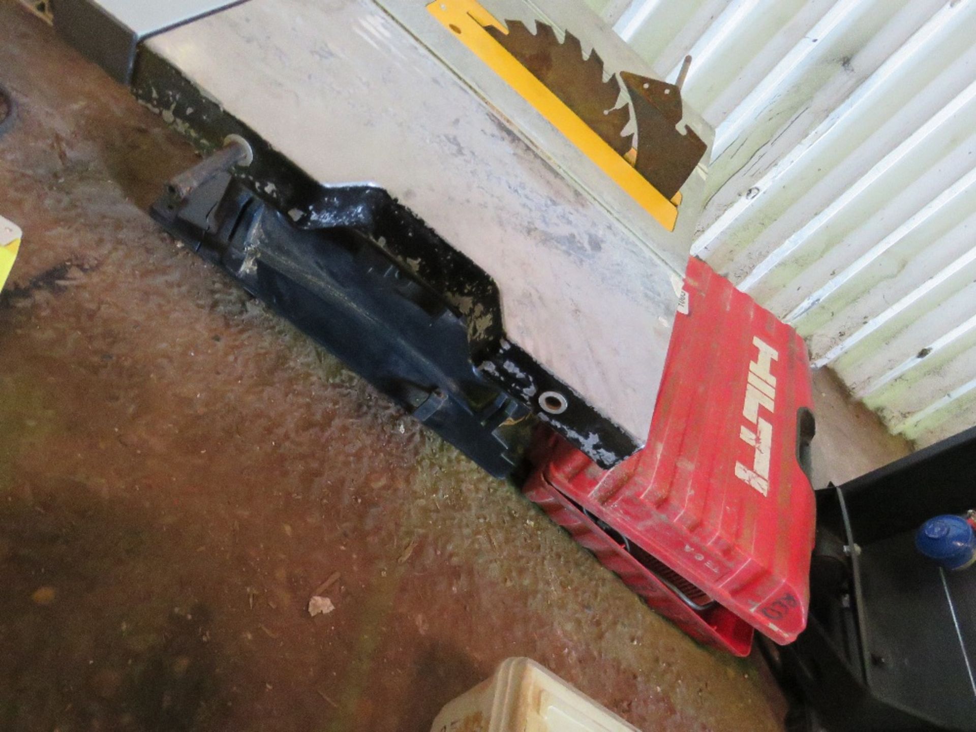 240VOLT TABLE SAW. - Image 2 of 3