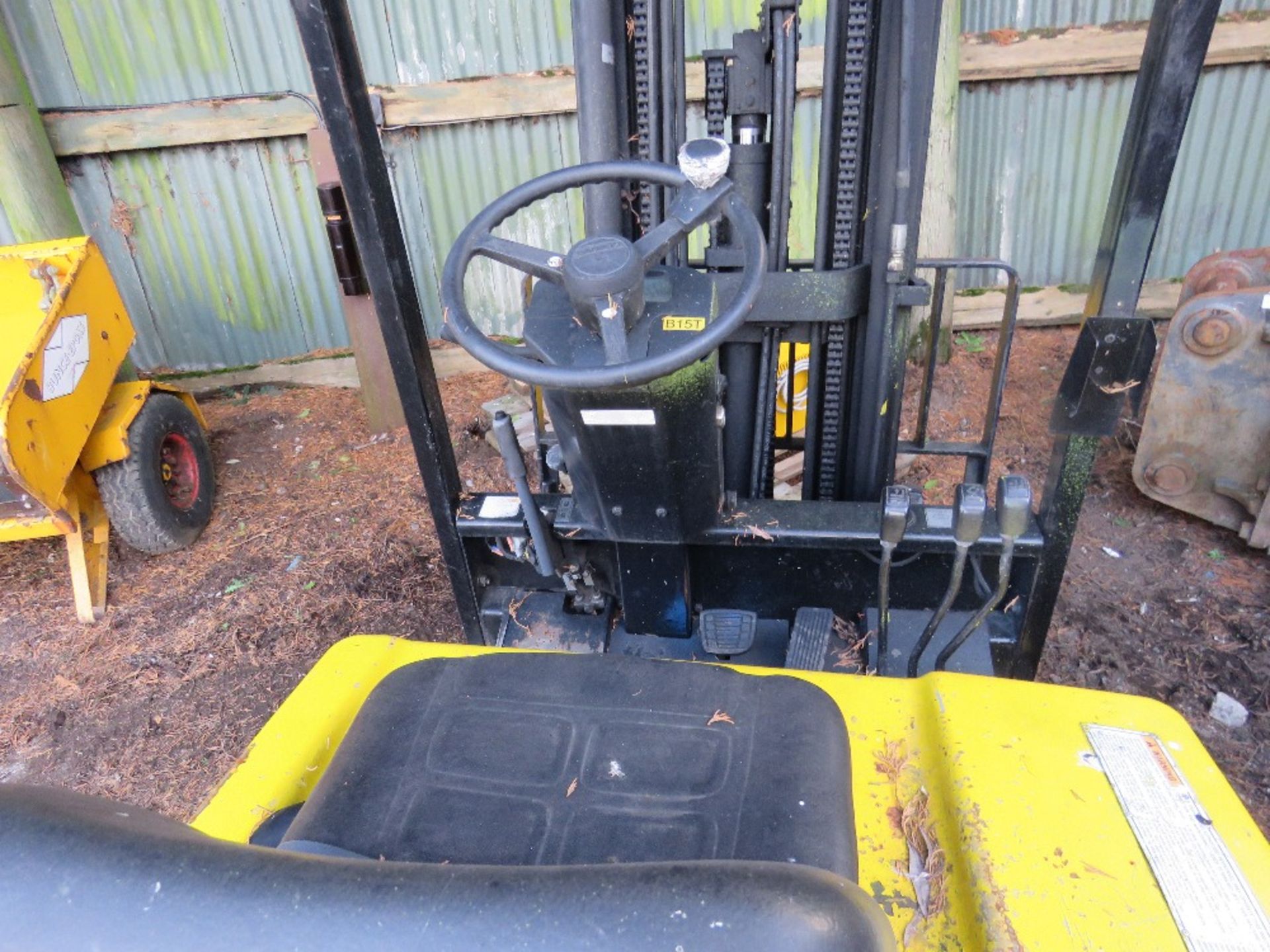 B15T BATTERY FORKLIFT WITH CHARGER. - Image 9 of 9