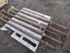 5 X ACROW TYPE SUPPORT PROPS. THIS LOT IS SOLD UNDER THE AUCTIONEERS MARGIN SCHEME, THEREFORE NO VAT
