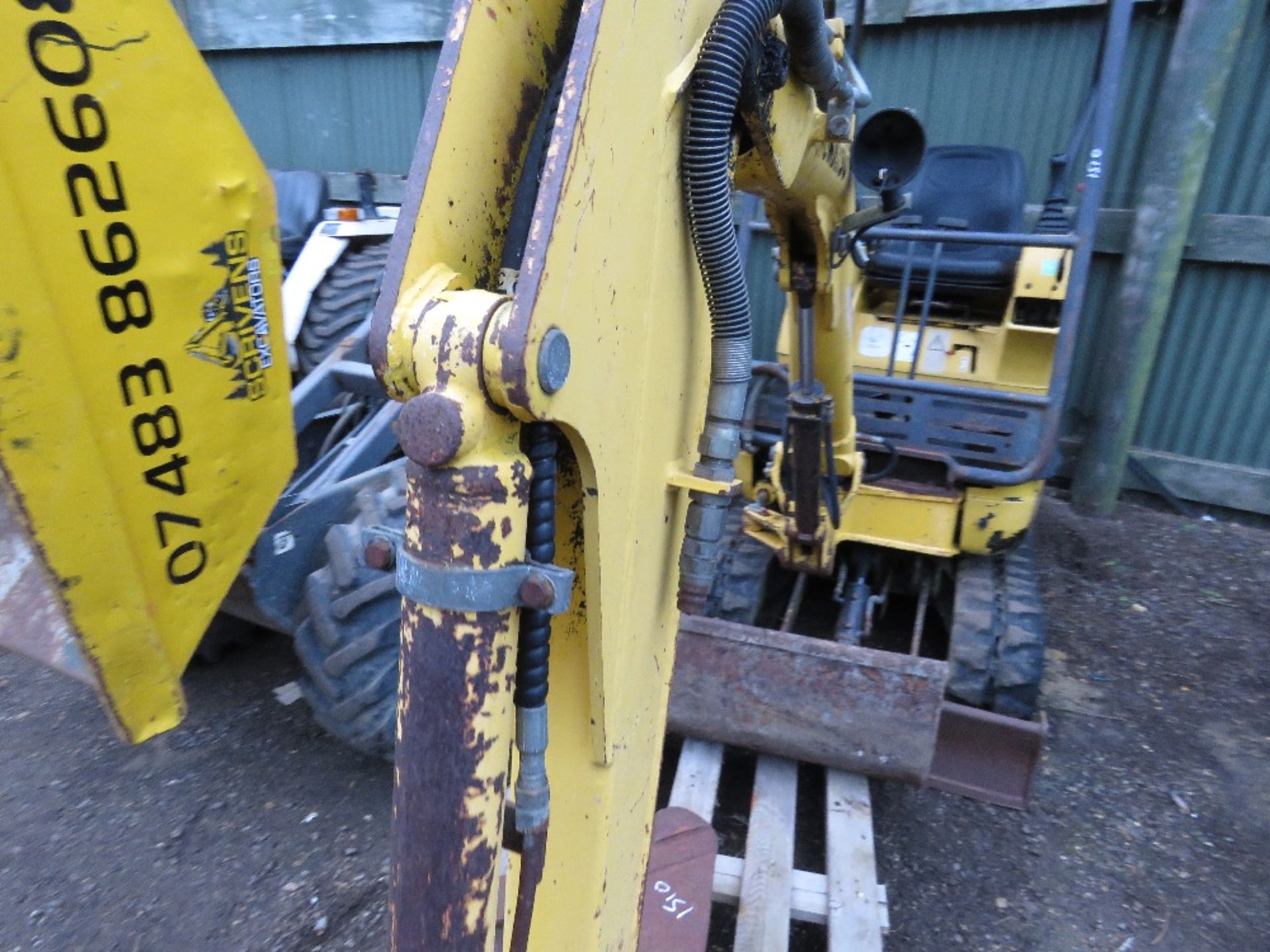 KOMATSU PC12R RUBBER TRACKED MINI EXCAVATOR WITH 3 X BUCKETS. 3731 REC HOURS. YEAR 1999 APPROX. SN:F - Image 3 of 7