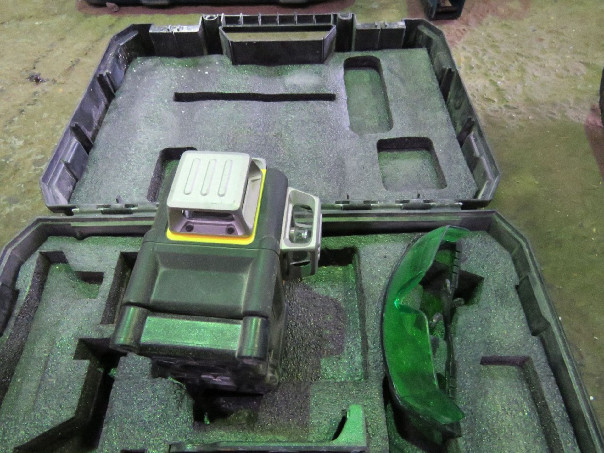 DEWALT LASER LEVEL SET. SOLD UNDER THE AUCTIONEERS MARGIN SCHEME THEREFORE NO VAT WILL BE CHARGED ON - Image 3 of 3